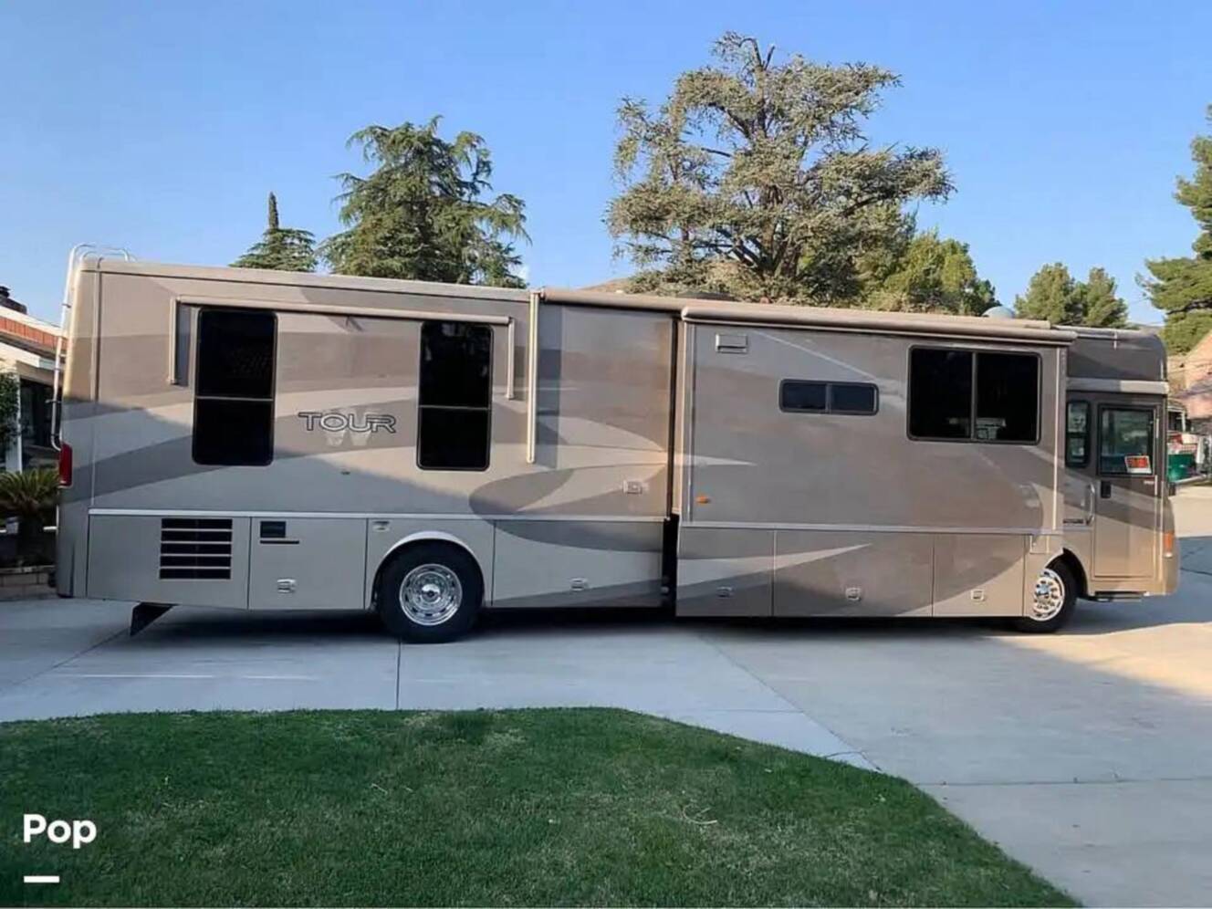 A photo of this 2006 Winnebago Tour 40KD