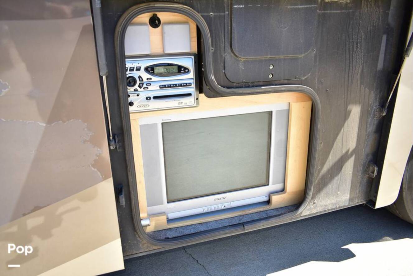 A photo of this 2006 Winnebago Tour 40KD
