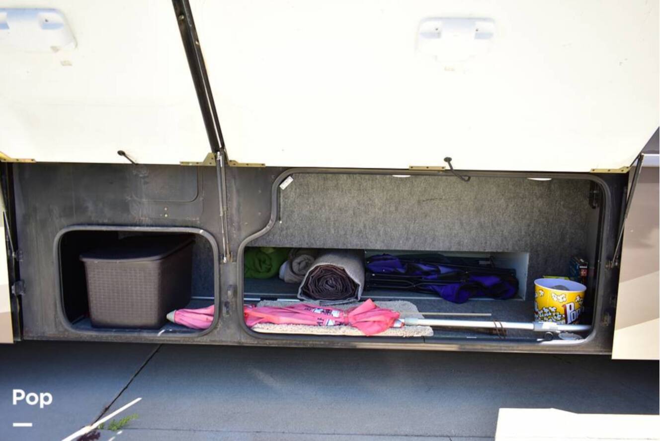A photo of this 2006 Winnebago Tour 40KD