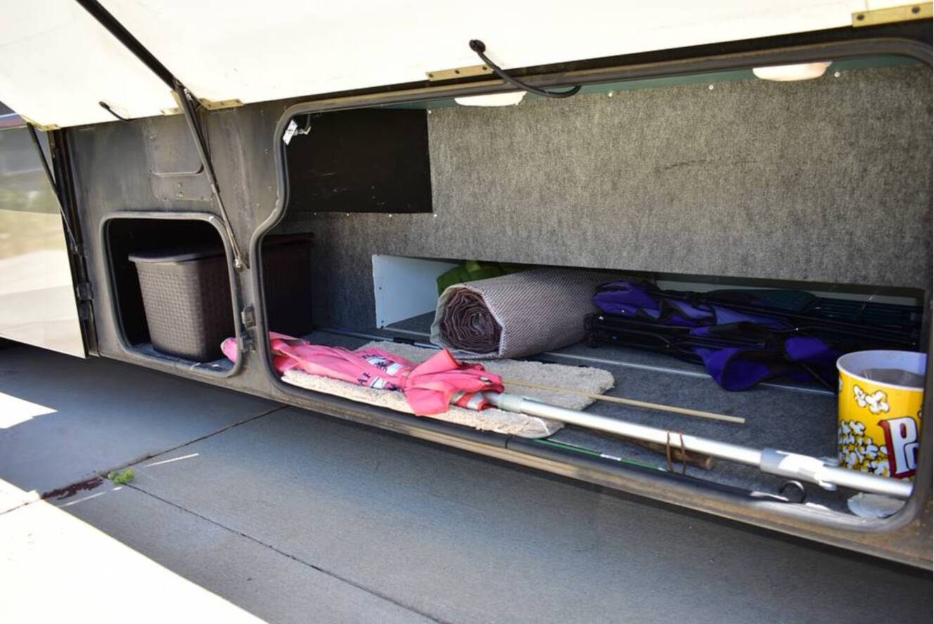 A photo of this 2006 Winnebago Tour 40KD