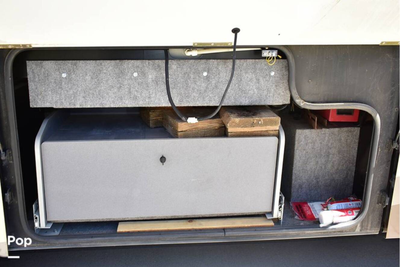 A photo of this 2006 Winnebago Tour 40KD