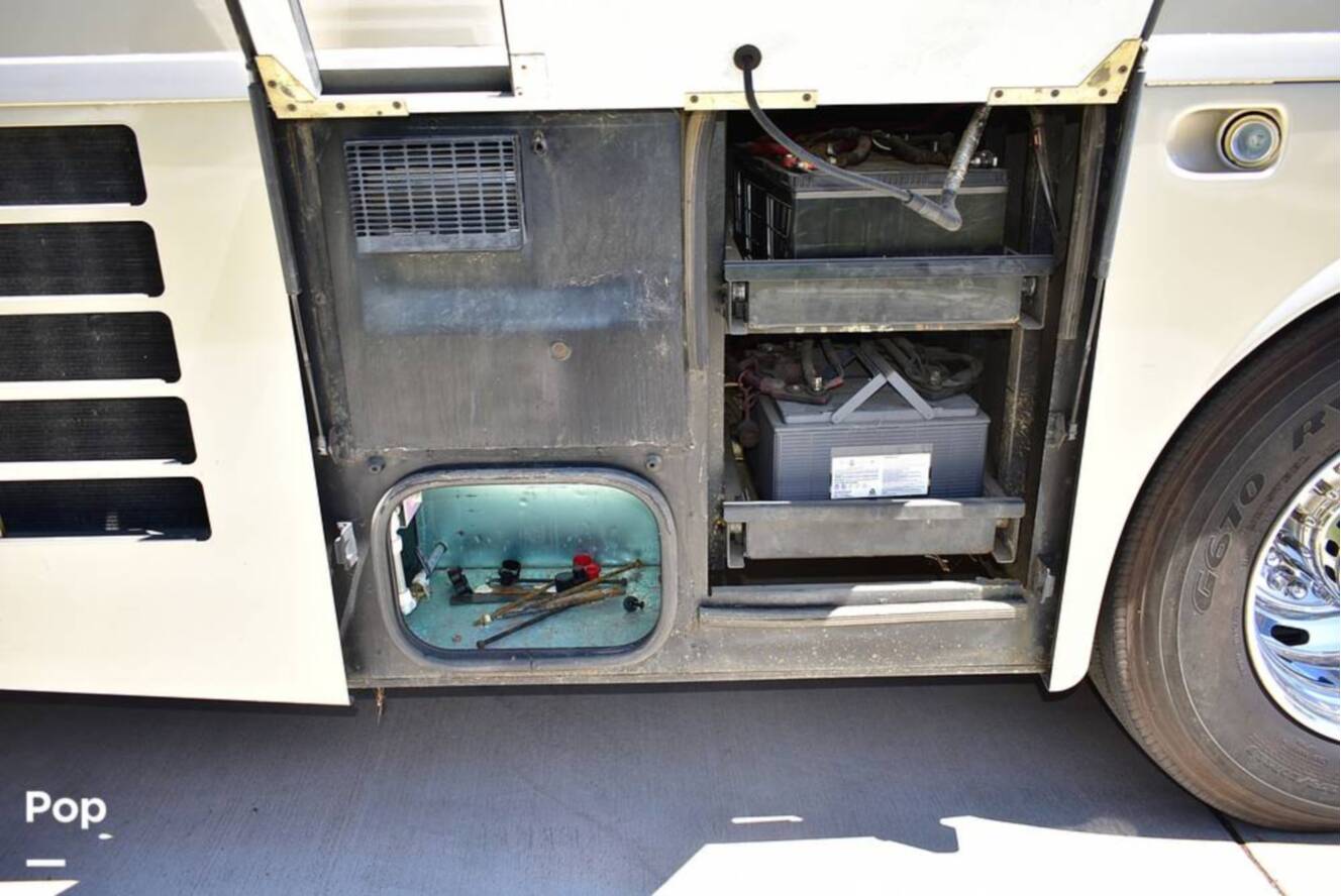 A photo of this 2006 Winnebago Tour 40KD