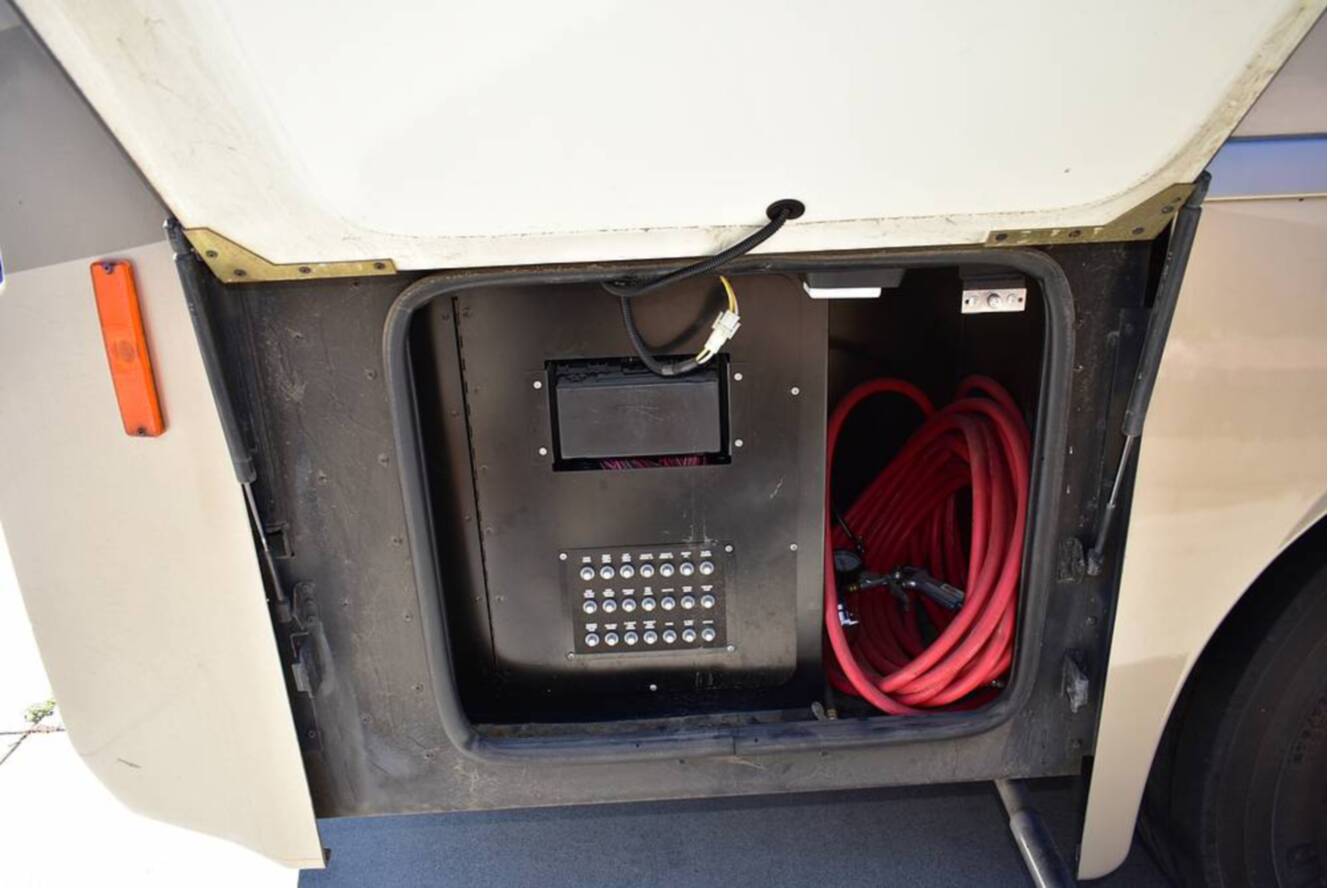 A photo of this 2006 Winnebago Tour 40KD