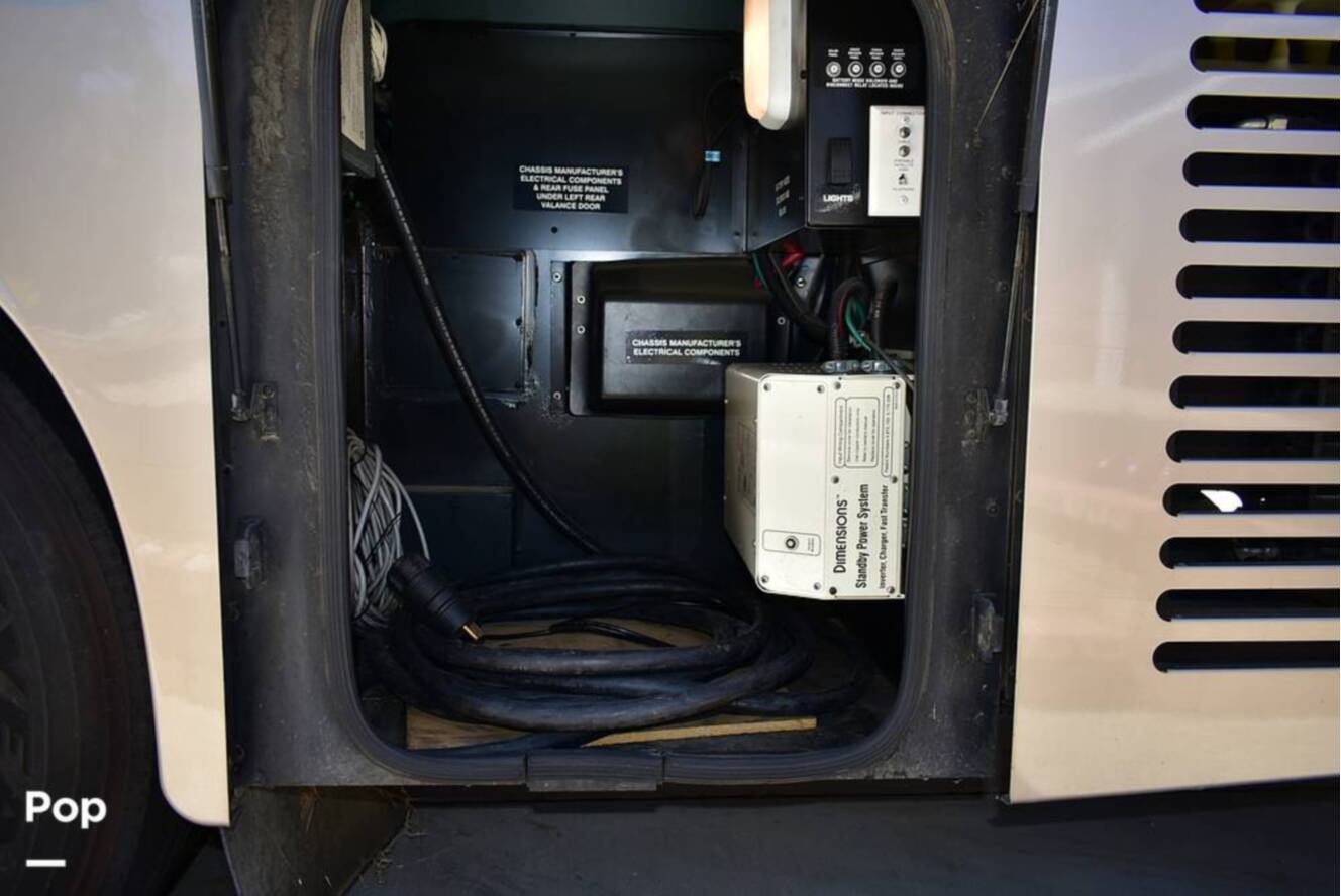 A photo of this 2006 Winnebago Tour 40KD