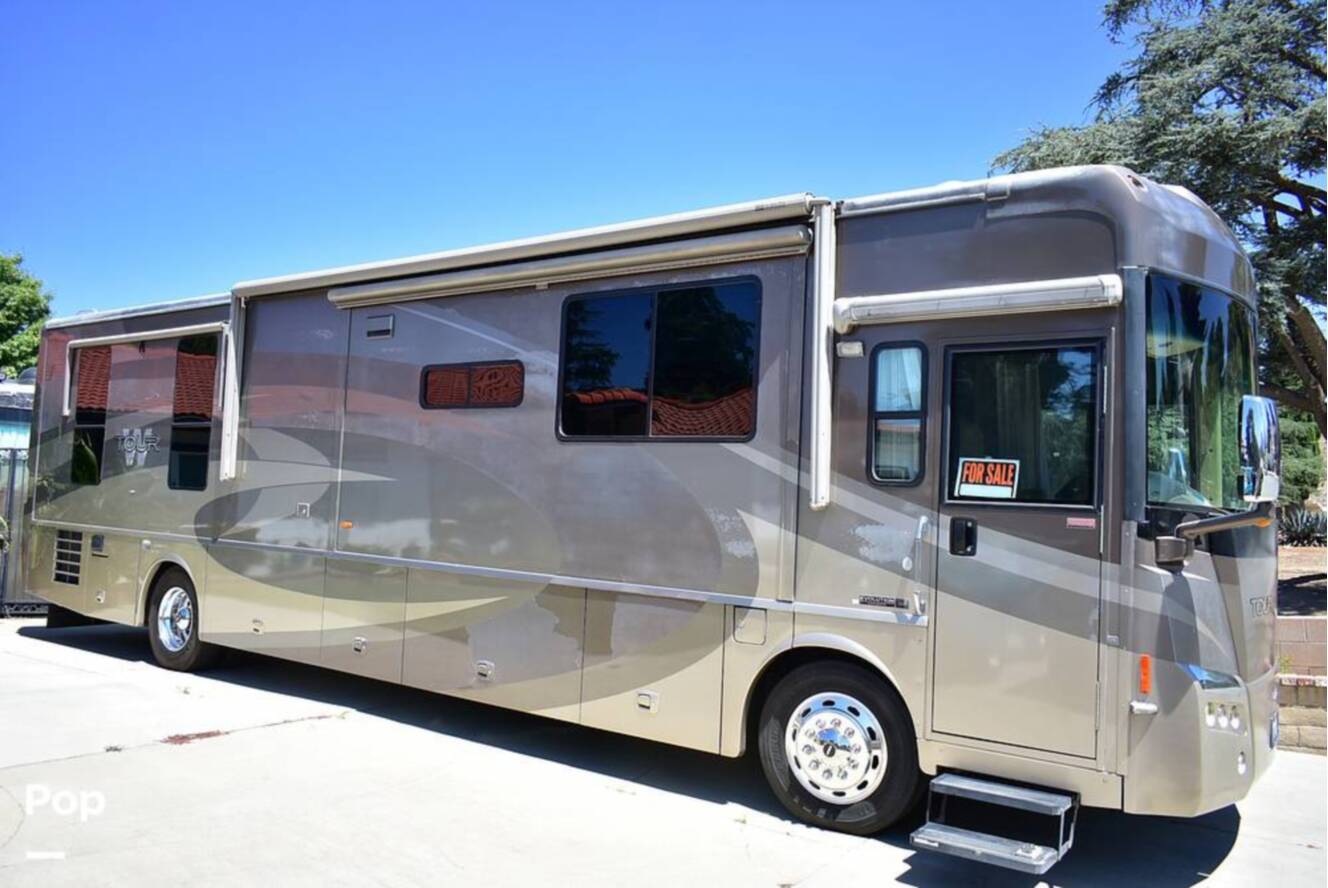 A photo of this 2006 Winnebago Tour 40KD