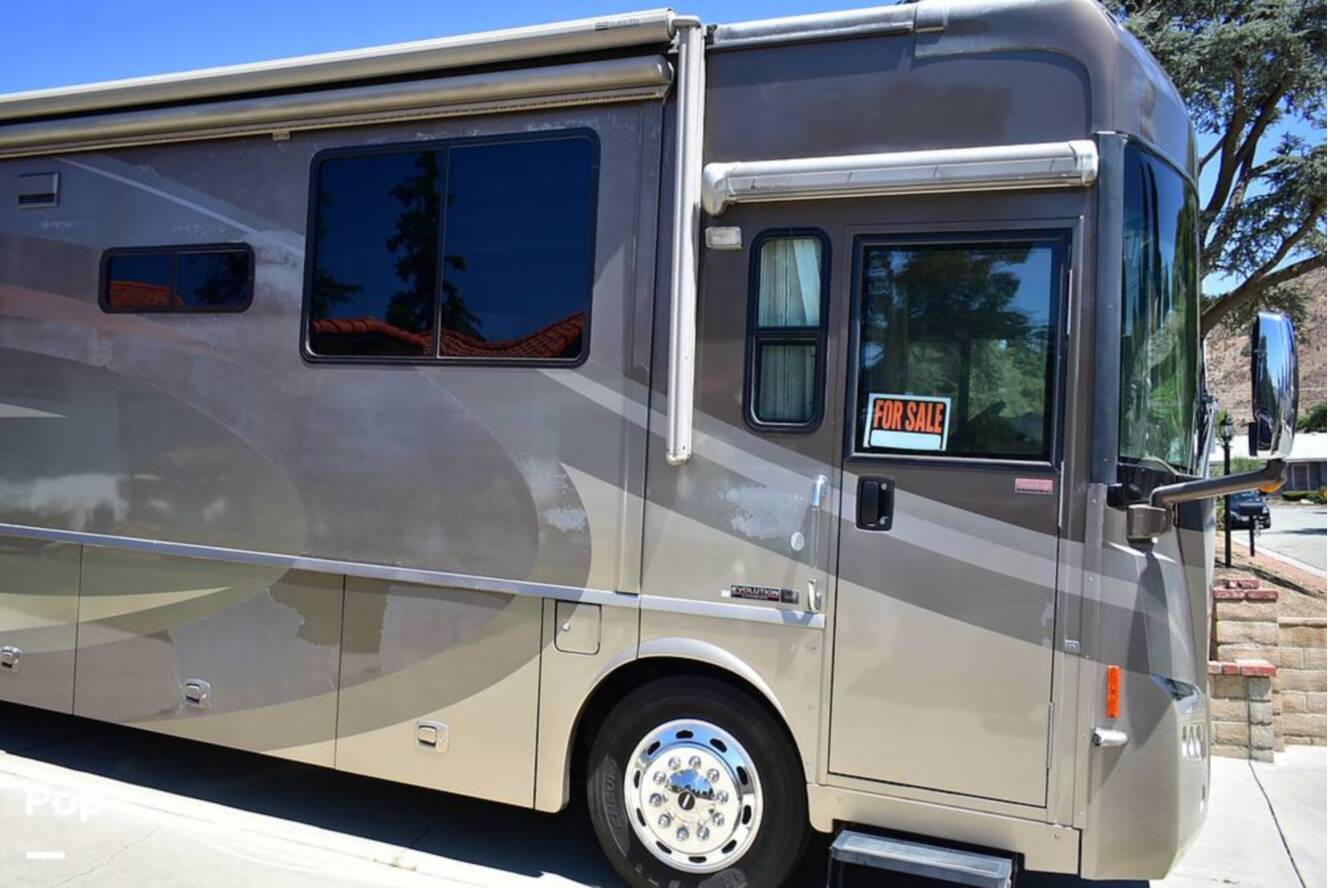A photo of this 2006 Winnebago Tour 40KD