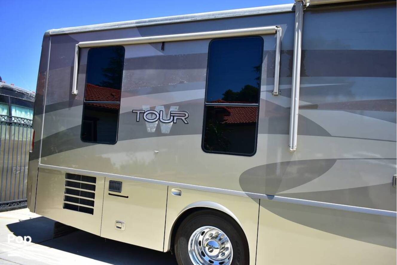 A photo of this 2006 Winnebago Tour 40KD