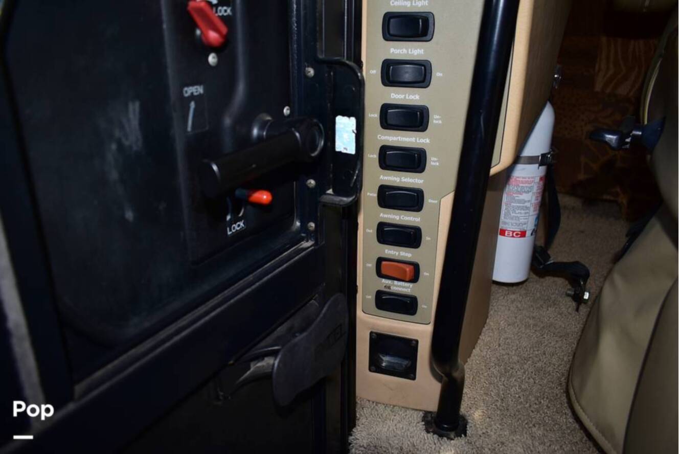 A photo of this 2006 Winnebago Tour 40KD