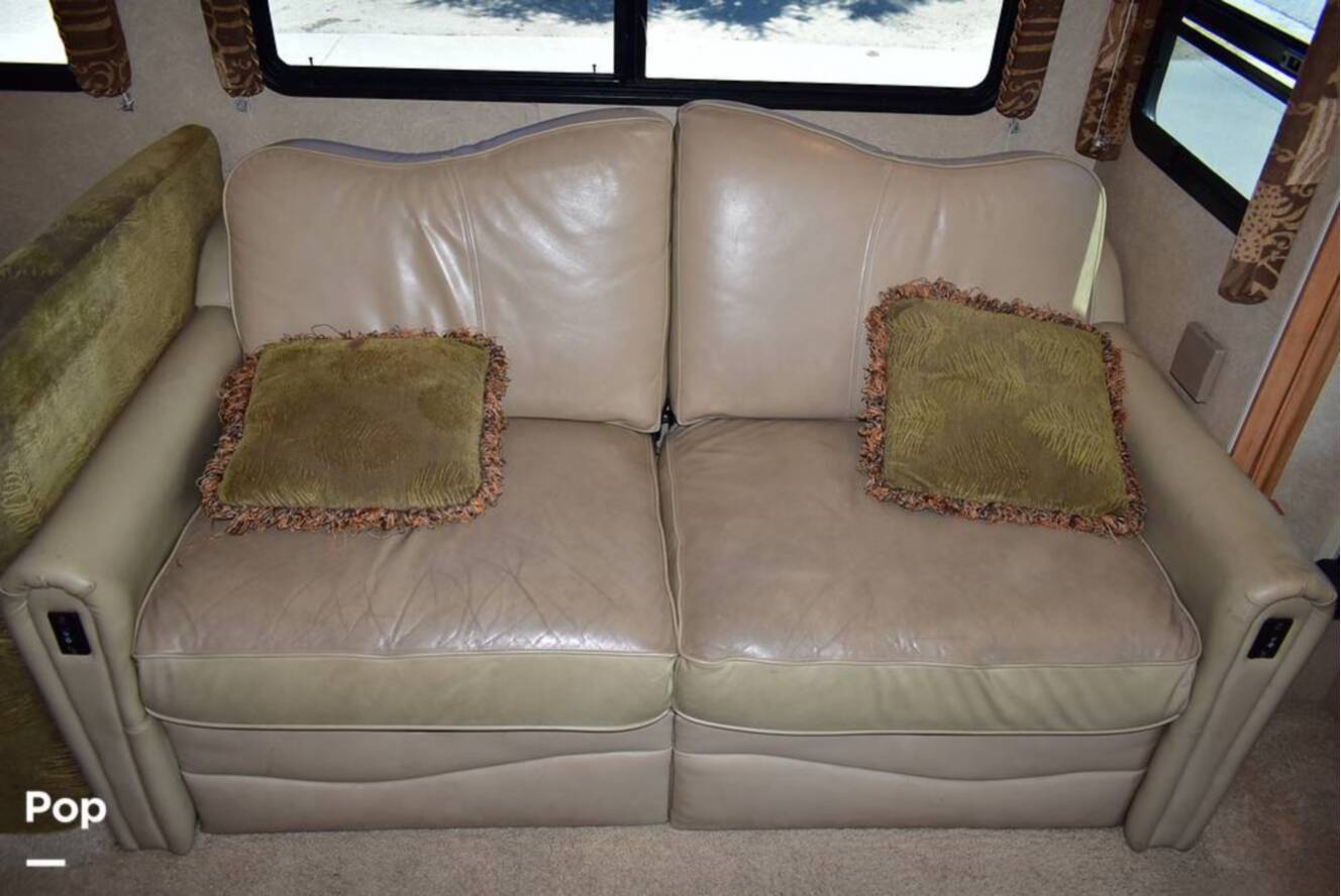 A photo of this 2006 Winnebago Tour 40KD