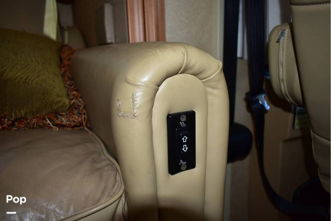 A photo of this 2006 Winnebago Tour 40KD