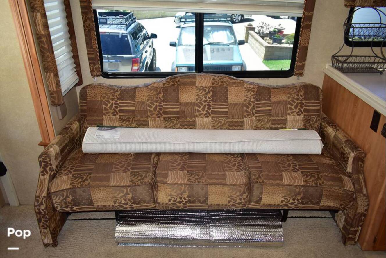 A photo of this 2006 Winnebago Tour 40KD