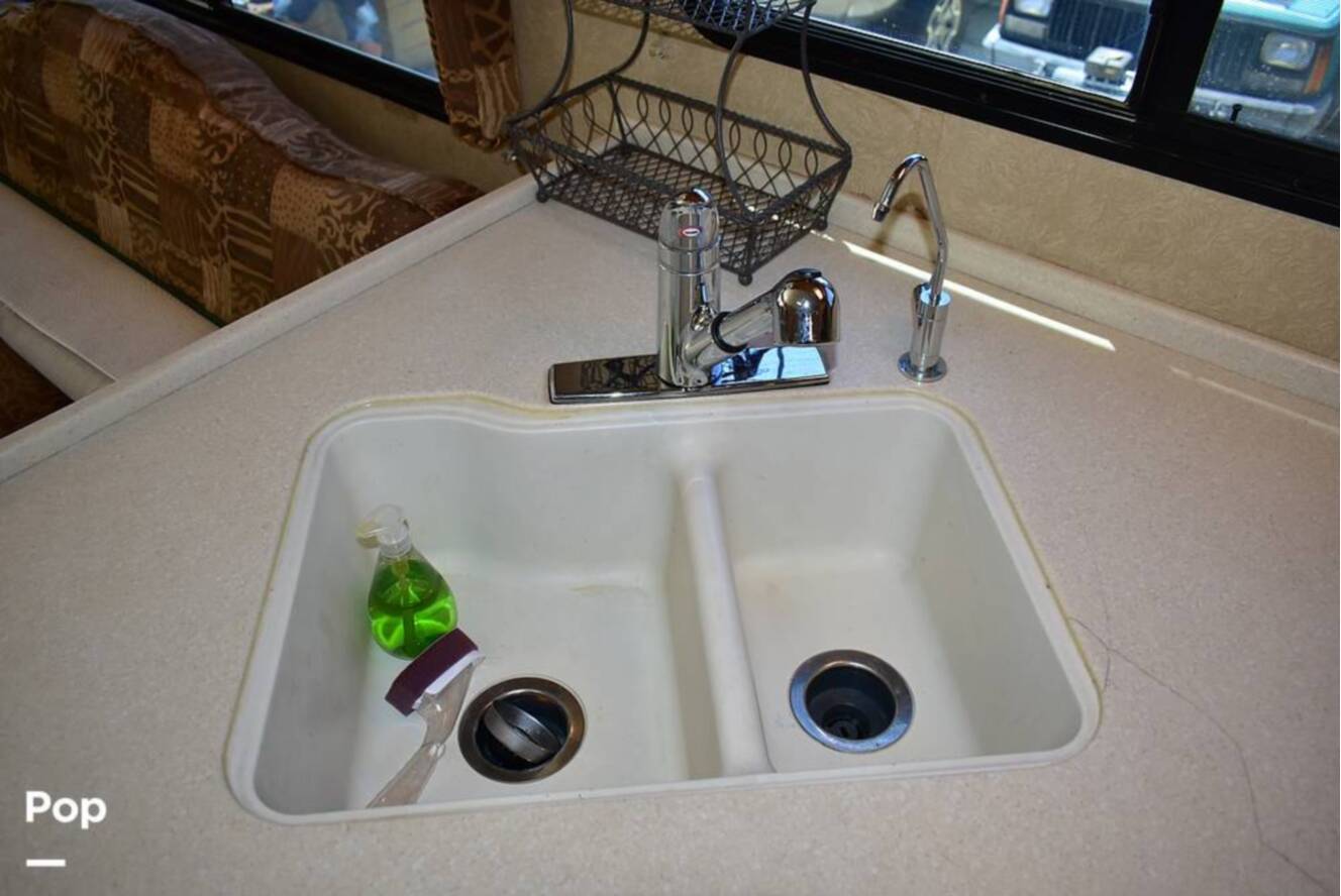 A photo of this 2006 Winnebago Tour 40KD