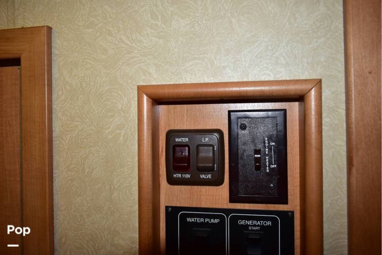 A photo of this 2006 Winnebago Tour 40KD