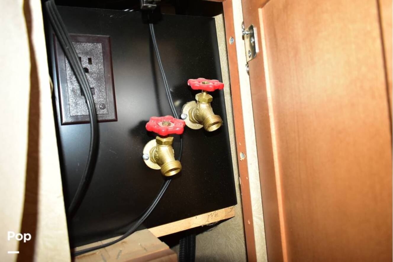 A photo of this 2006 Winnebago Tour 40KD