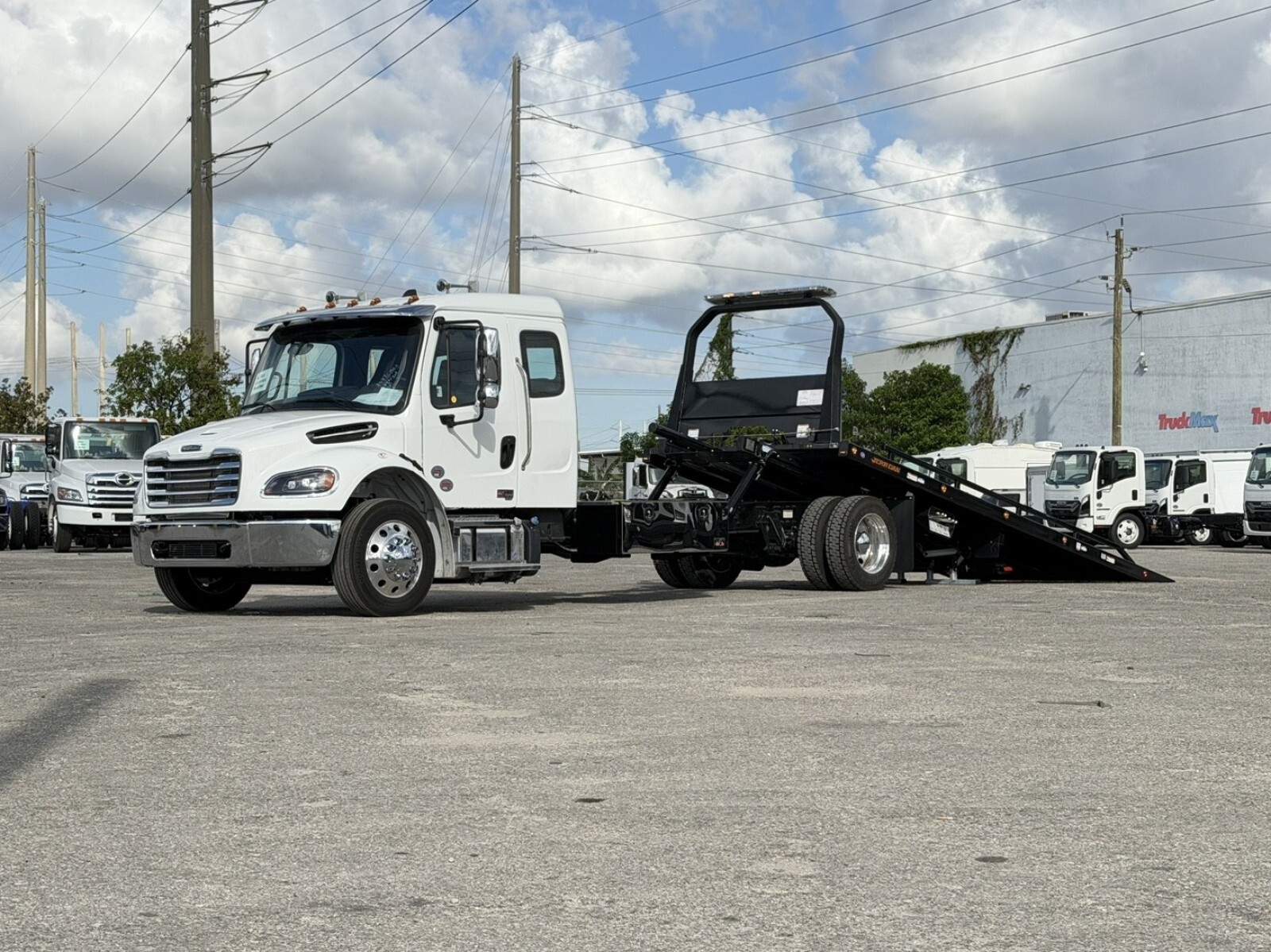 2027 FREIGHTLINER BUSINESS CLASS M2 106 in Miami, FL