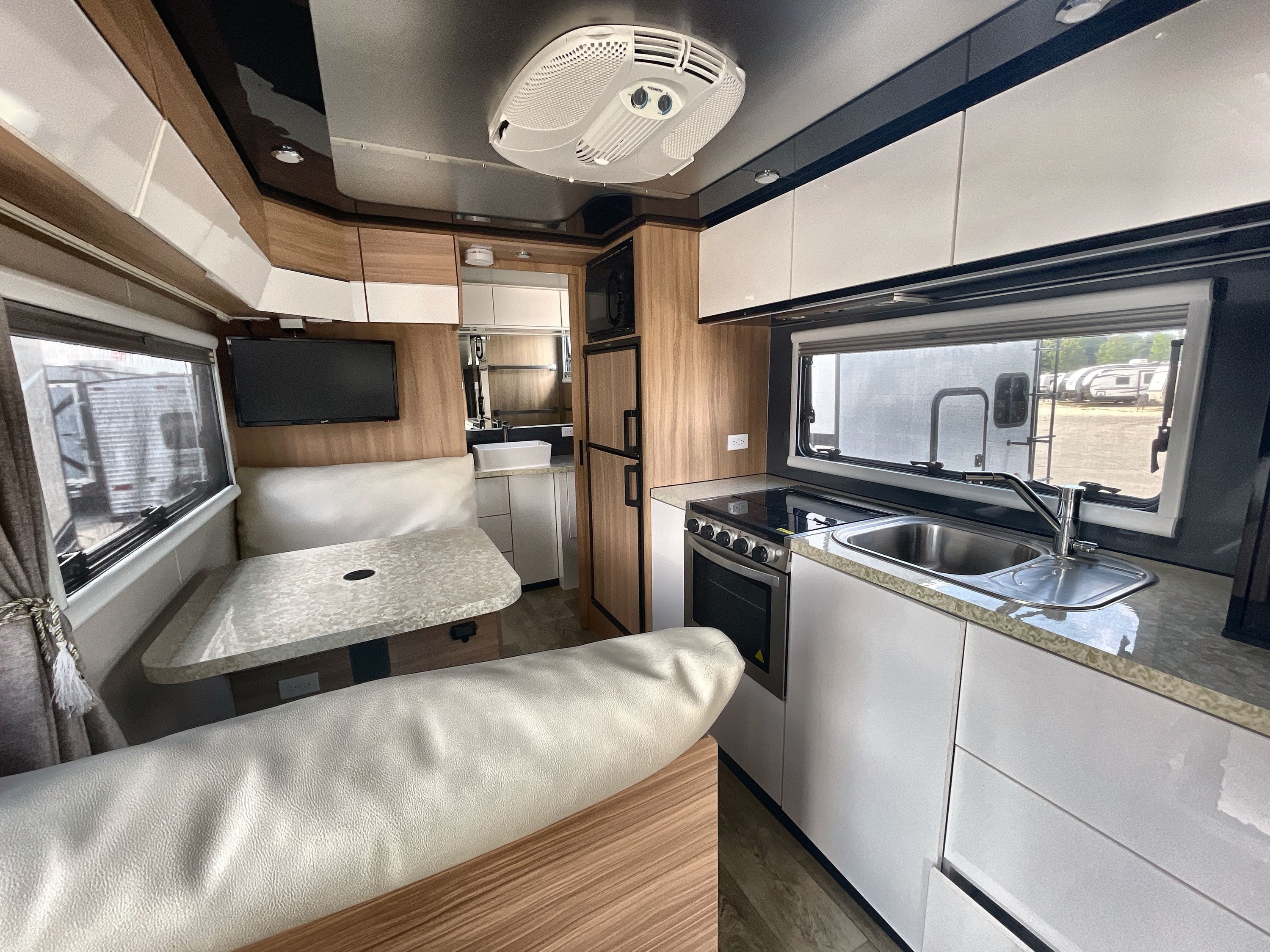 2022 Black Series BLACK SERIES CAMPER HQ19 in wauconda IL