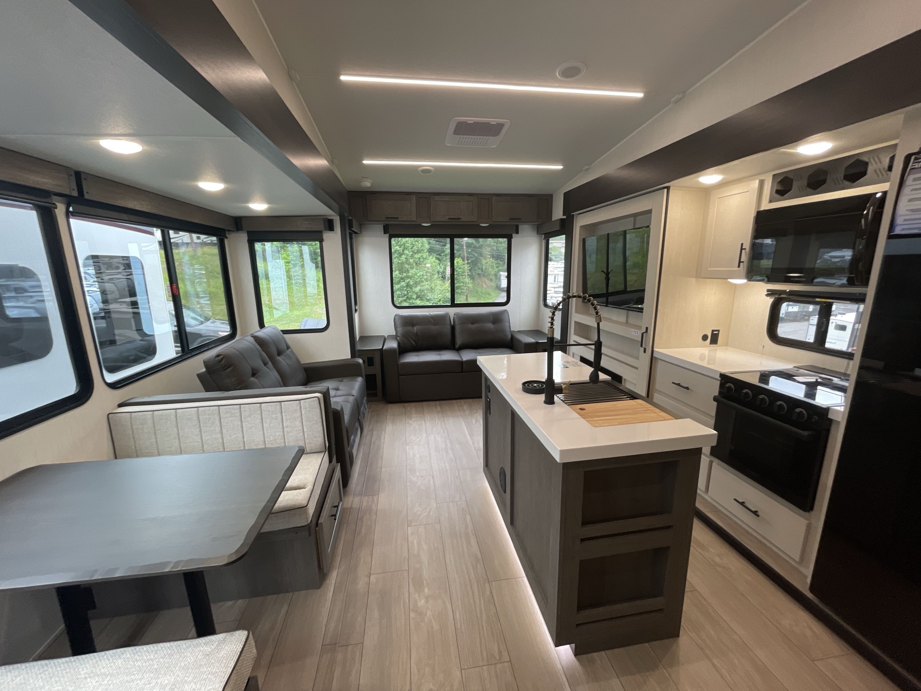 2026 Forest River ARCTIC WOLF 3650 SUITE in piqua OH