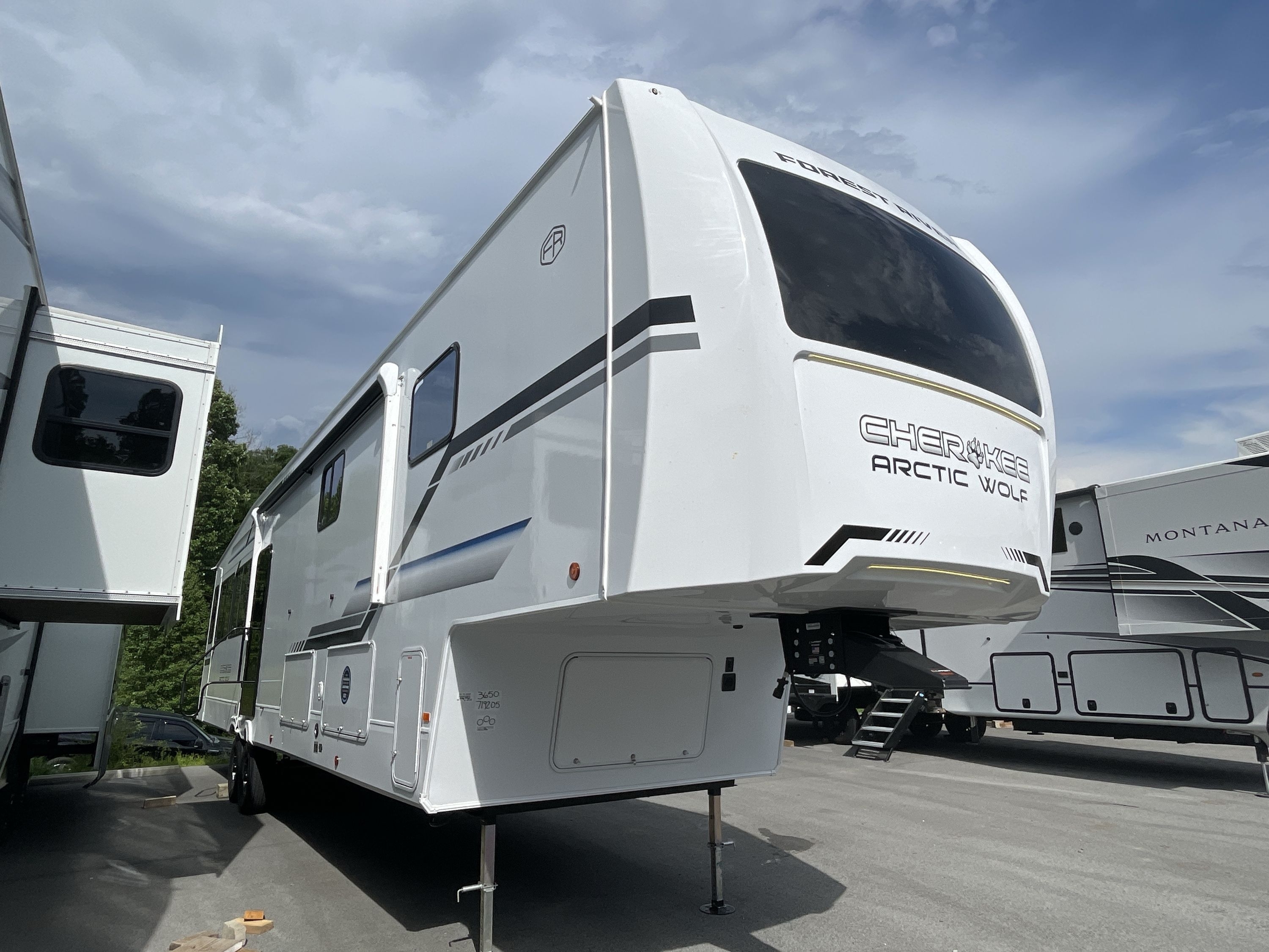 2026 Forest River ARCTIC WOLF 3650 SUITE in piqua OH