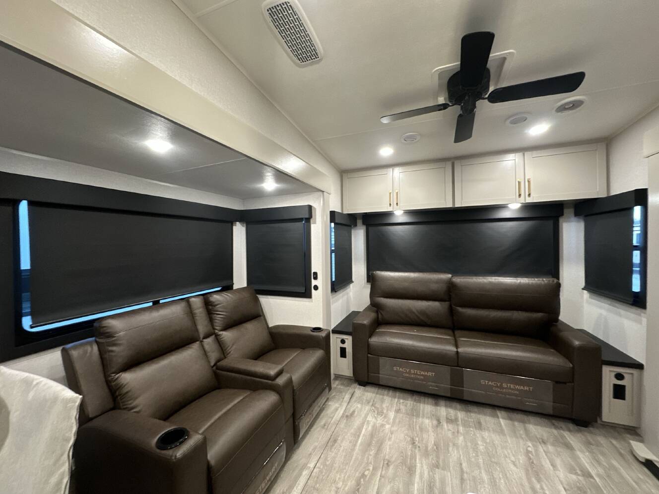 A photo of this 2026 Heartland SUNDANCE 32RLBS