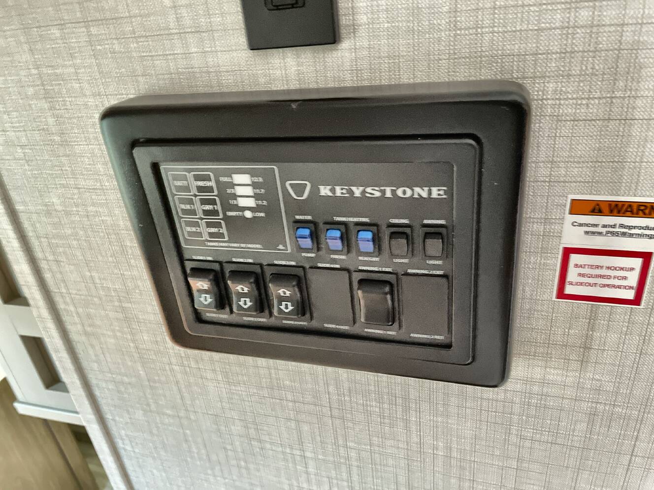 A photo of this 2026 Keystone COUGAR HERO EDITION 320RDS
