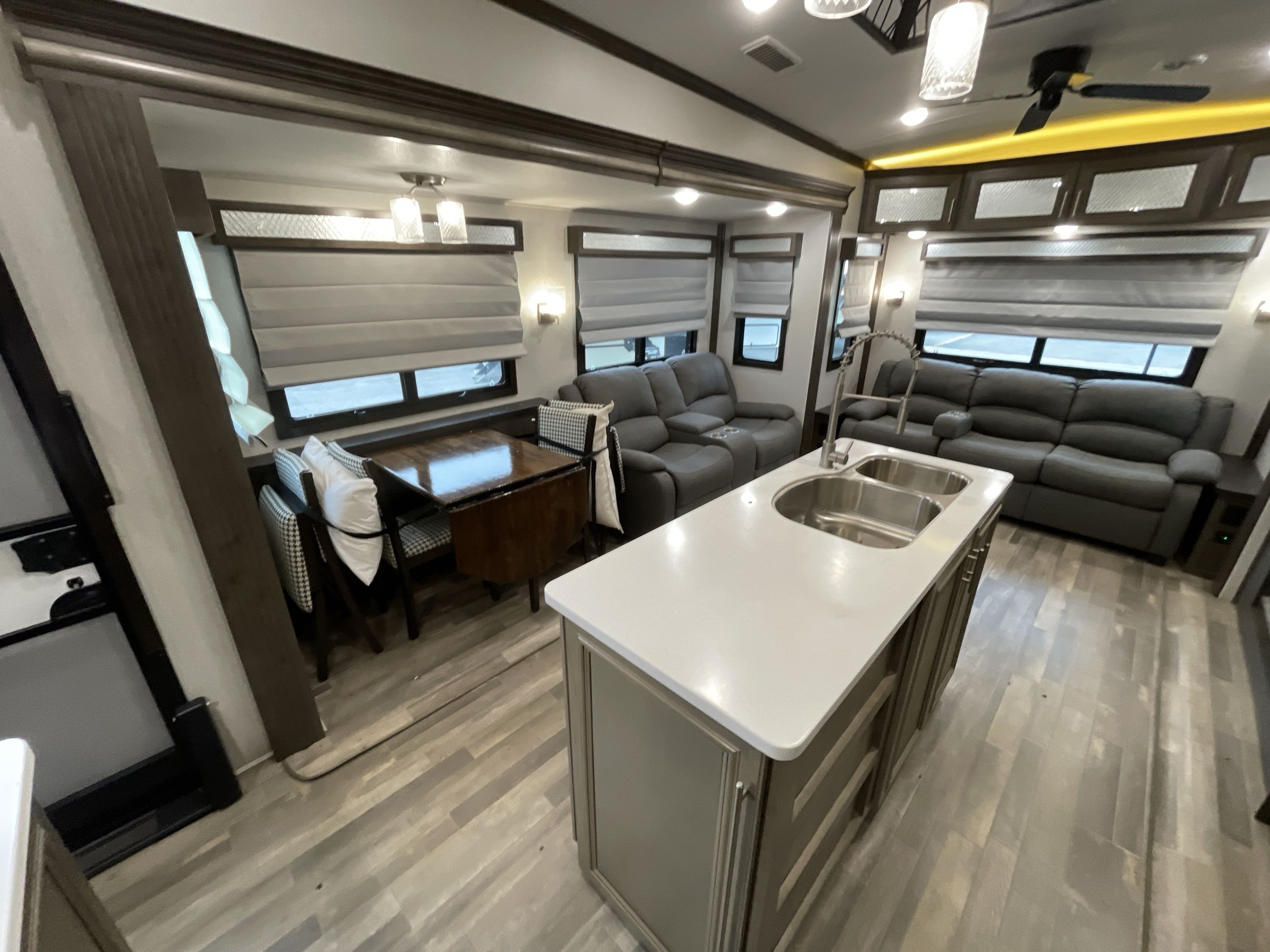 2020 Forest River CARDINAL LUXURY 3350RLX in rossford OH