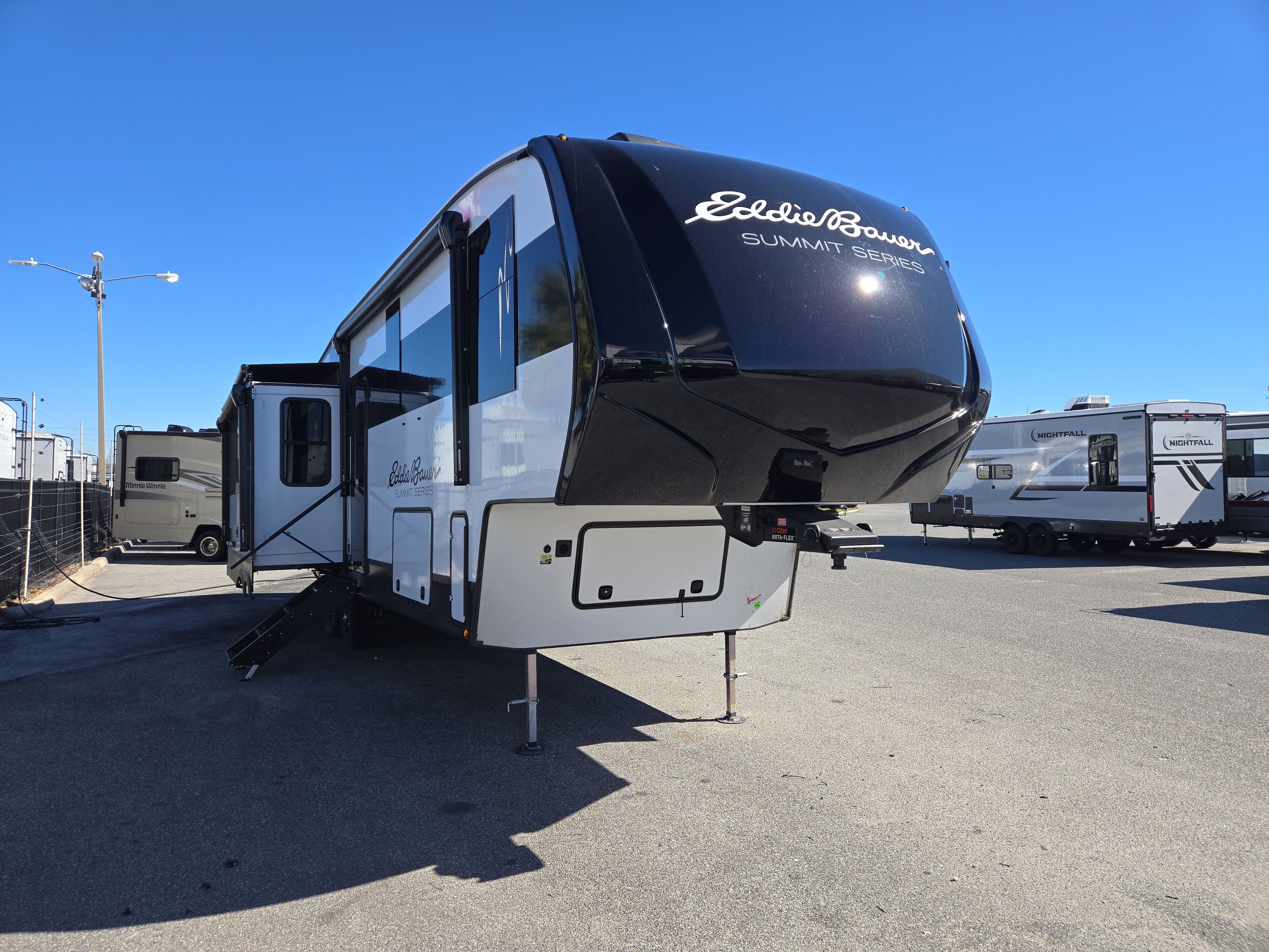 2026 Dutchmen EDDIE BAUER SUMMIT 3210RL in summerfield FL