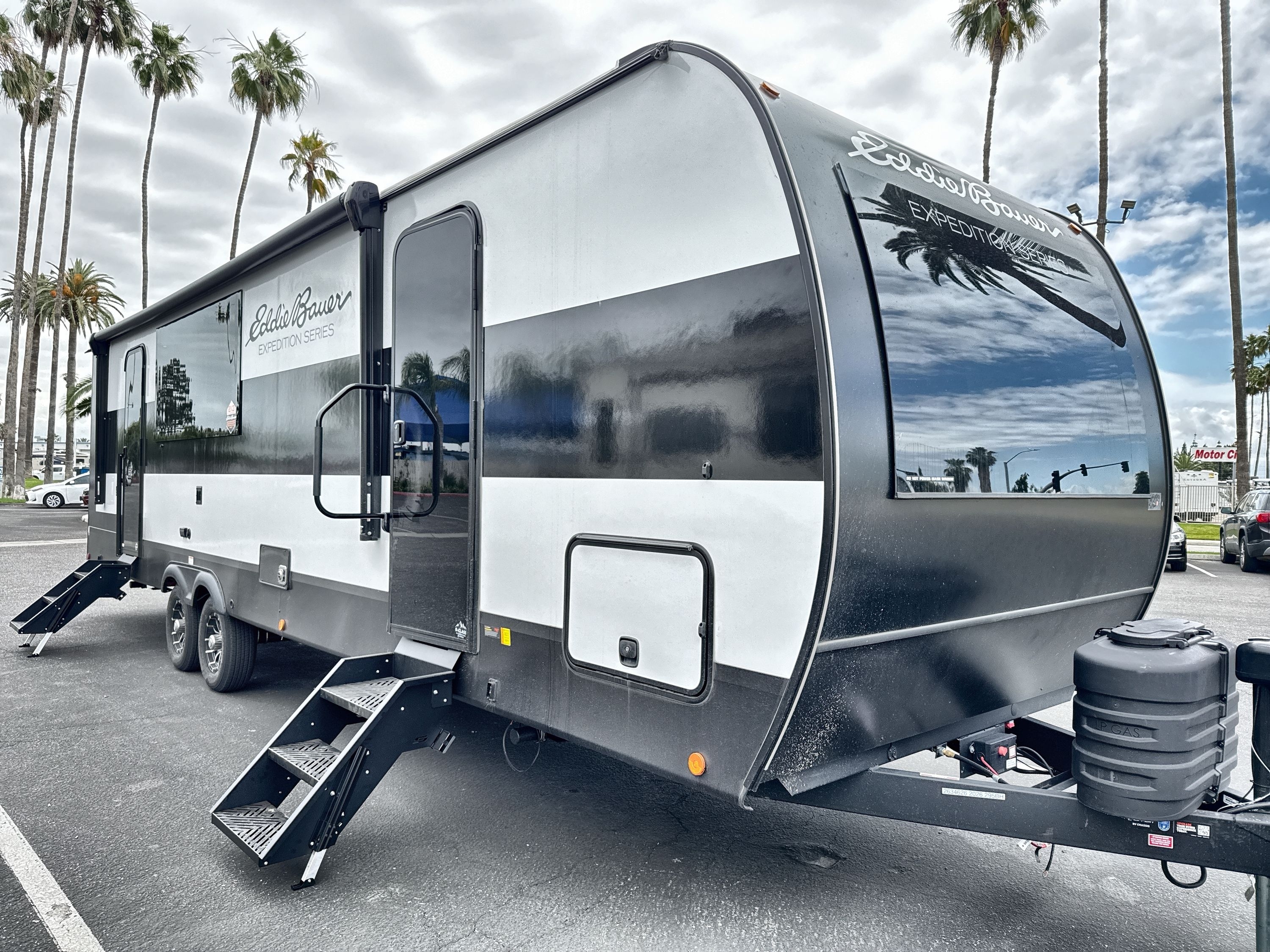 2026 Dutchmen EDDIE BAUER EXPEDITION 295BH in bakersfield CA