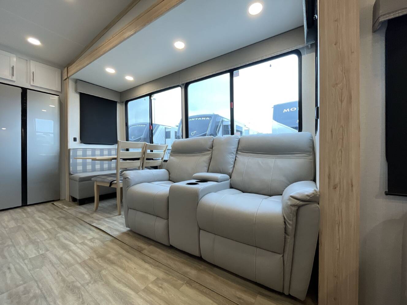 A photo of this 2023 Alliance AVENUE 33RKS