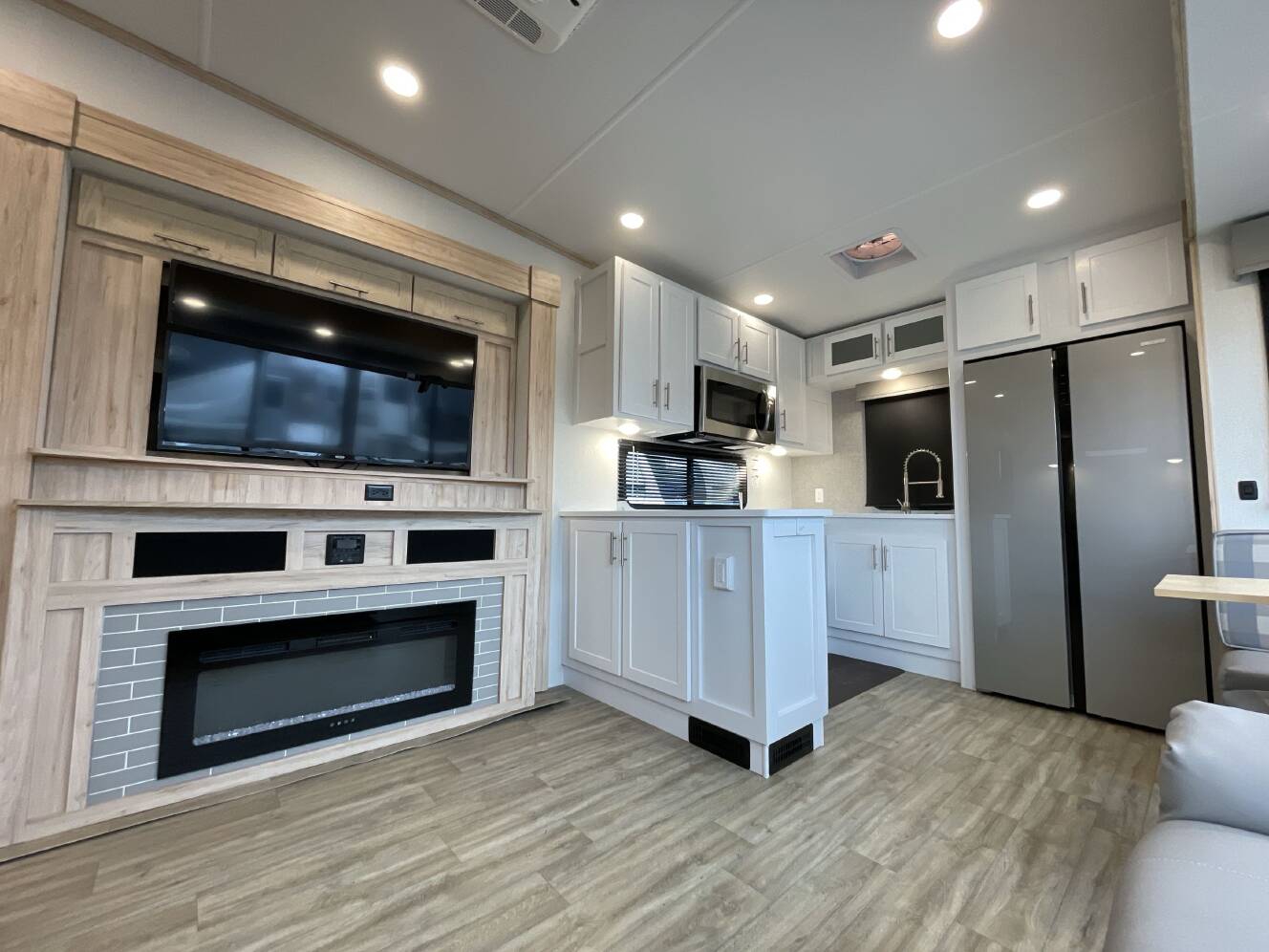 A photo of this 2023 Alliance AVENUE 33RKS