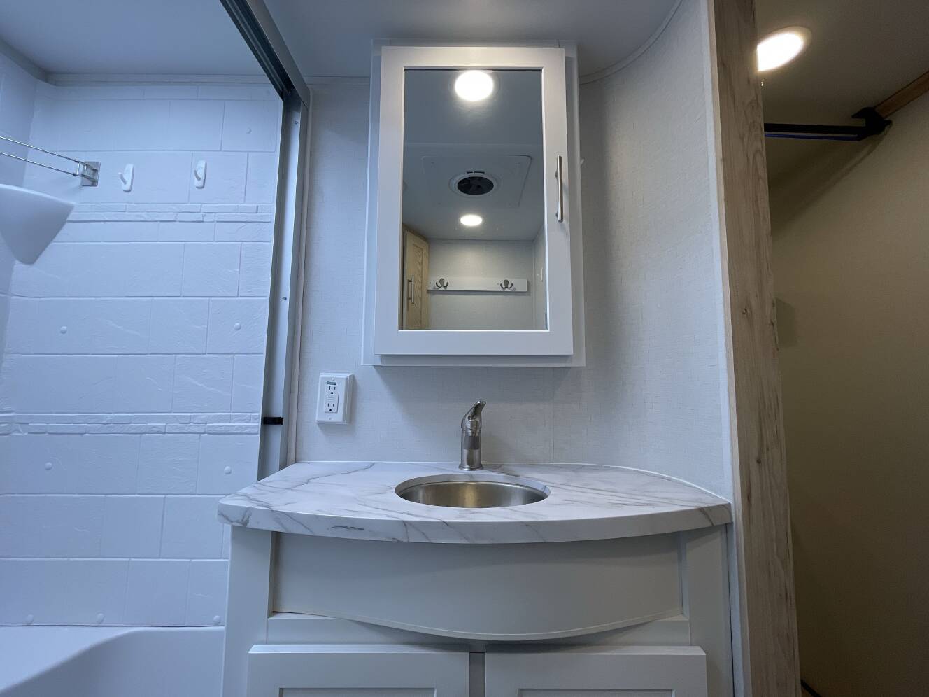 A photo of this 2023 Alliance AVENUE 33RKS