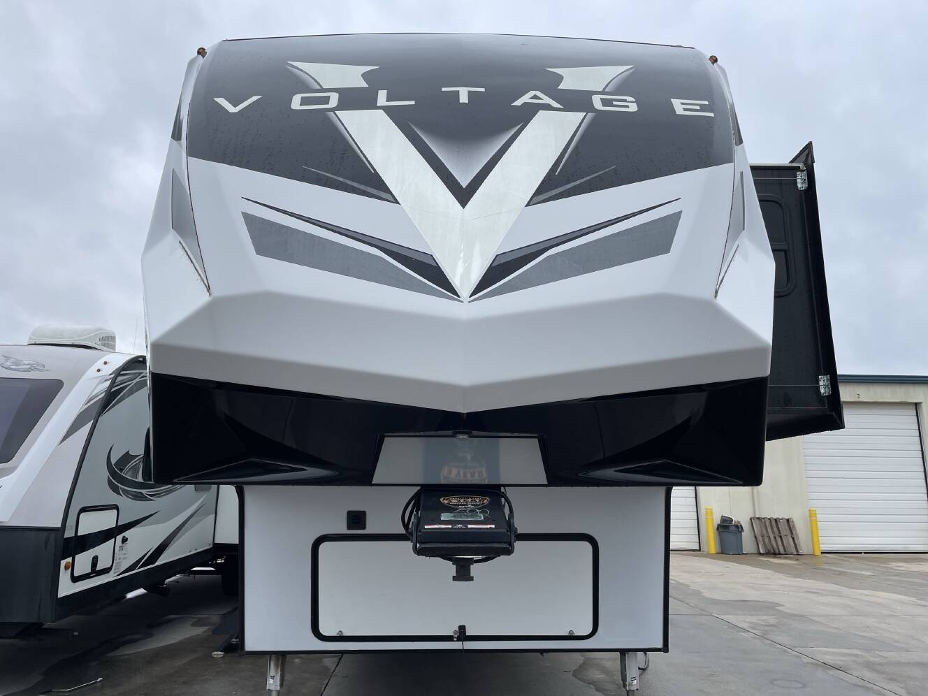 A photo of this 2022 Dutchmen VOLTAGE 4225