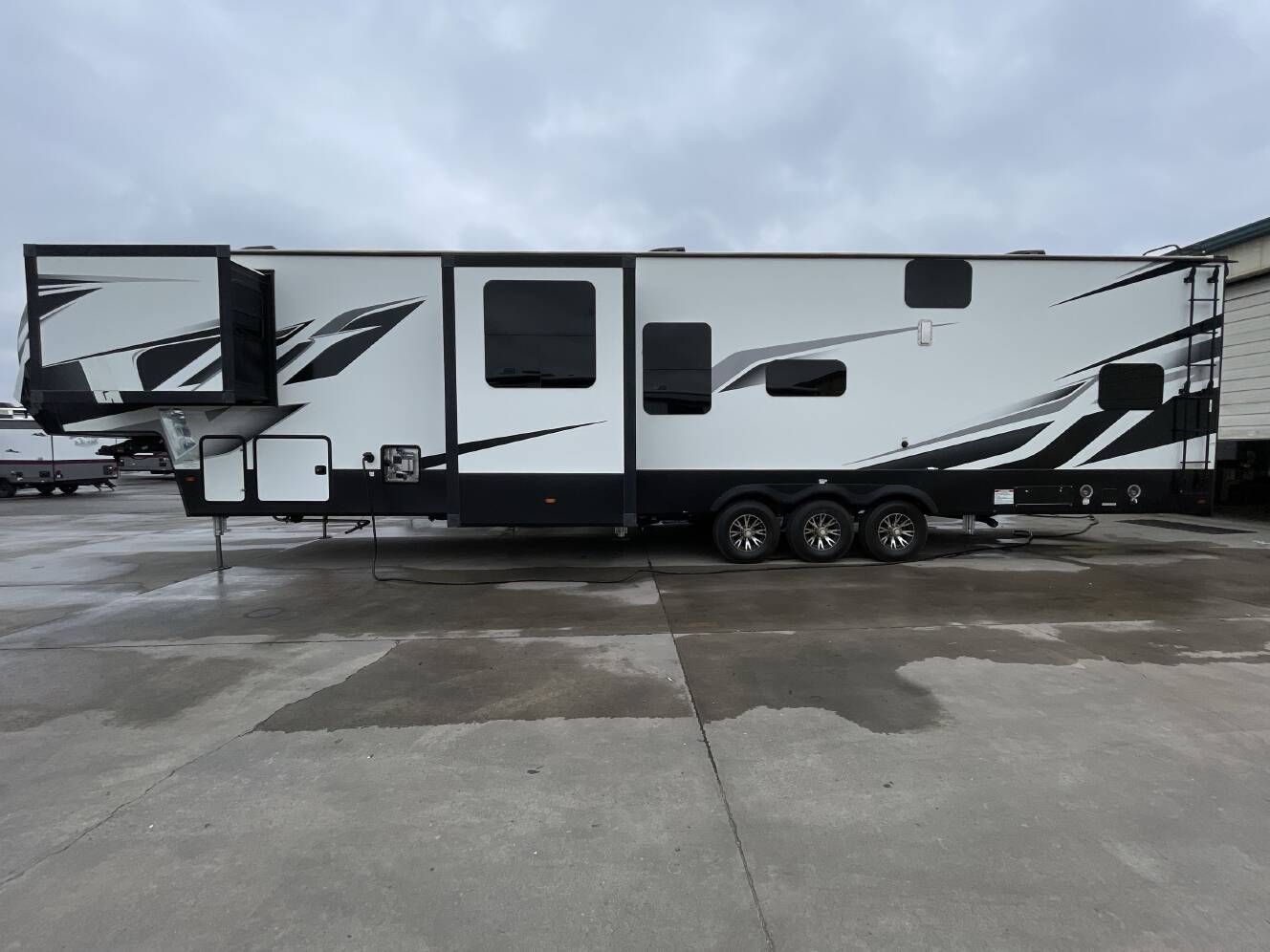 A photo of this 2022 Dutchmen VOLTAGE 4225