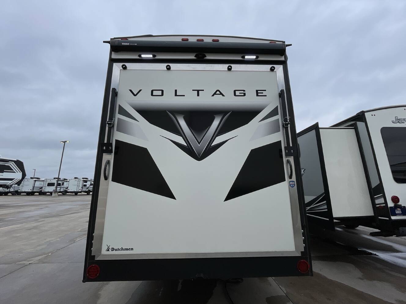 A photo of this 2022 Dutchmen VOLTAGE 4225