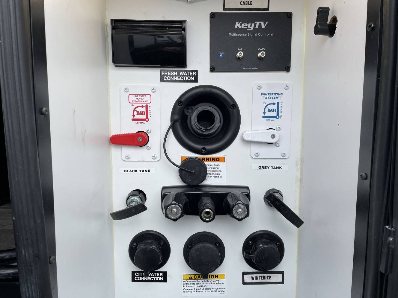 A photo of this 2022 Dutchmen VOLTAGE 4225