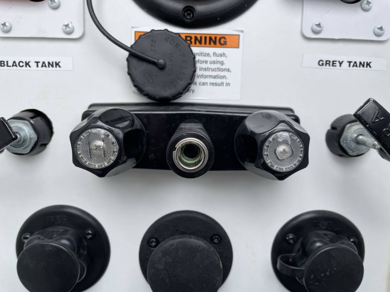 A photo of this 2022 Dutchmen VOLTAGE 4225
