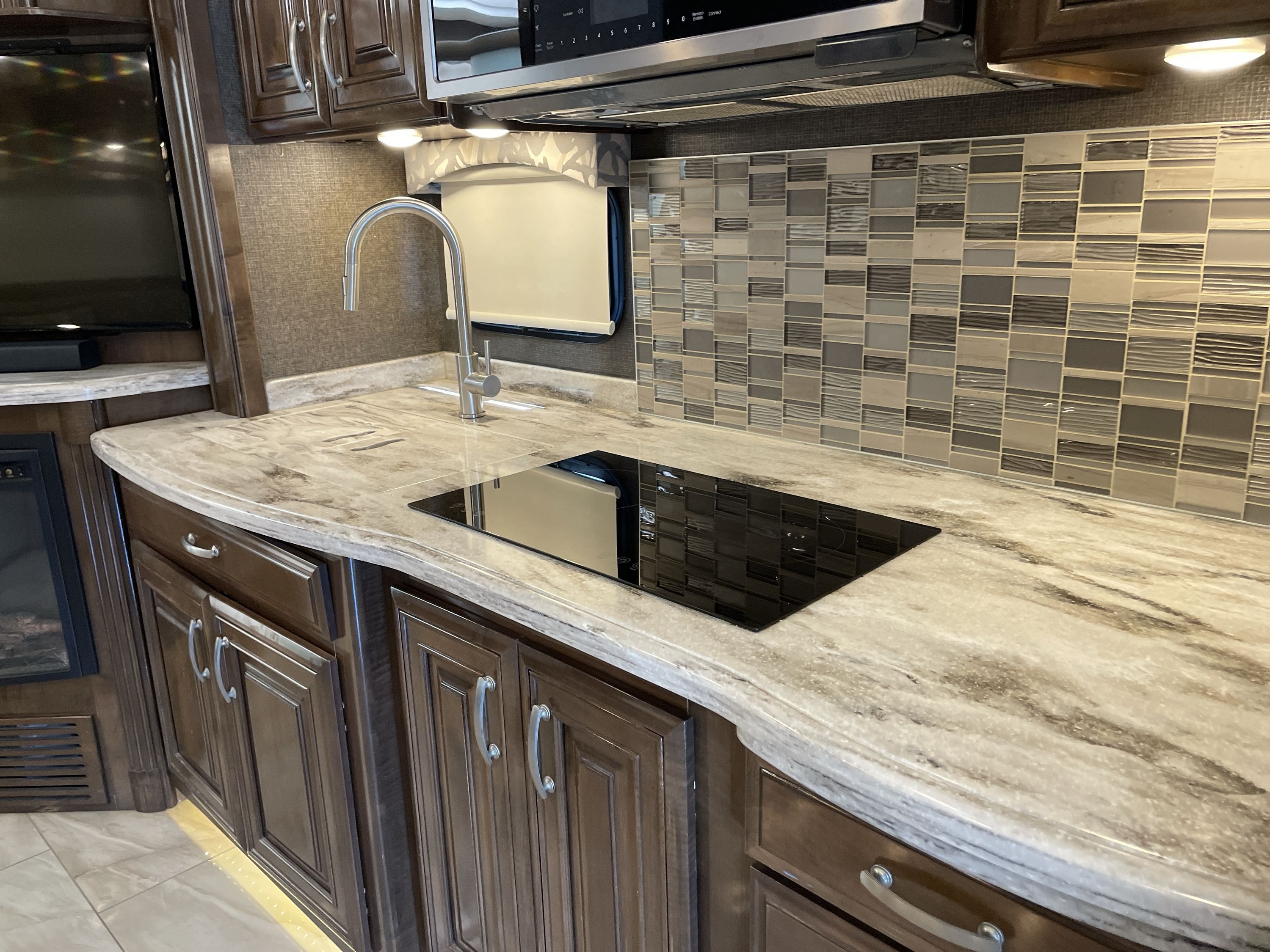 2018 Thor ARIA 3601 in golden CO