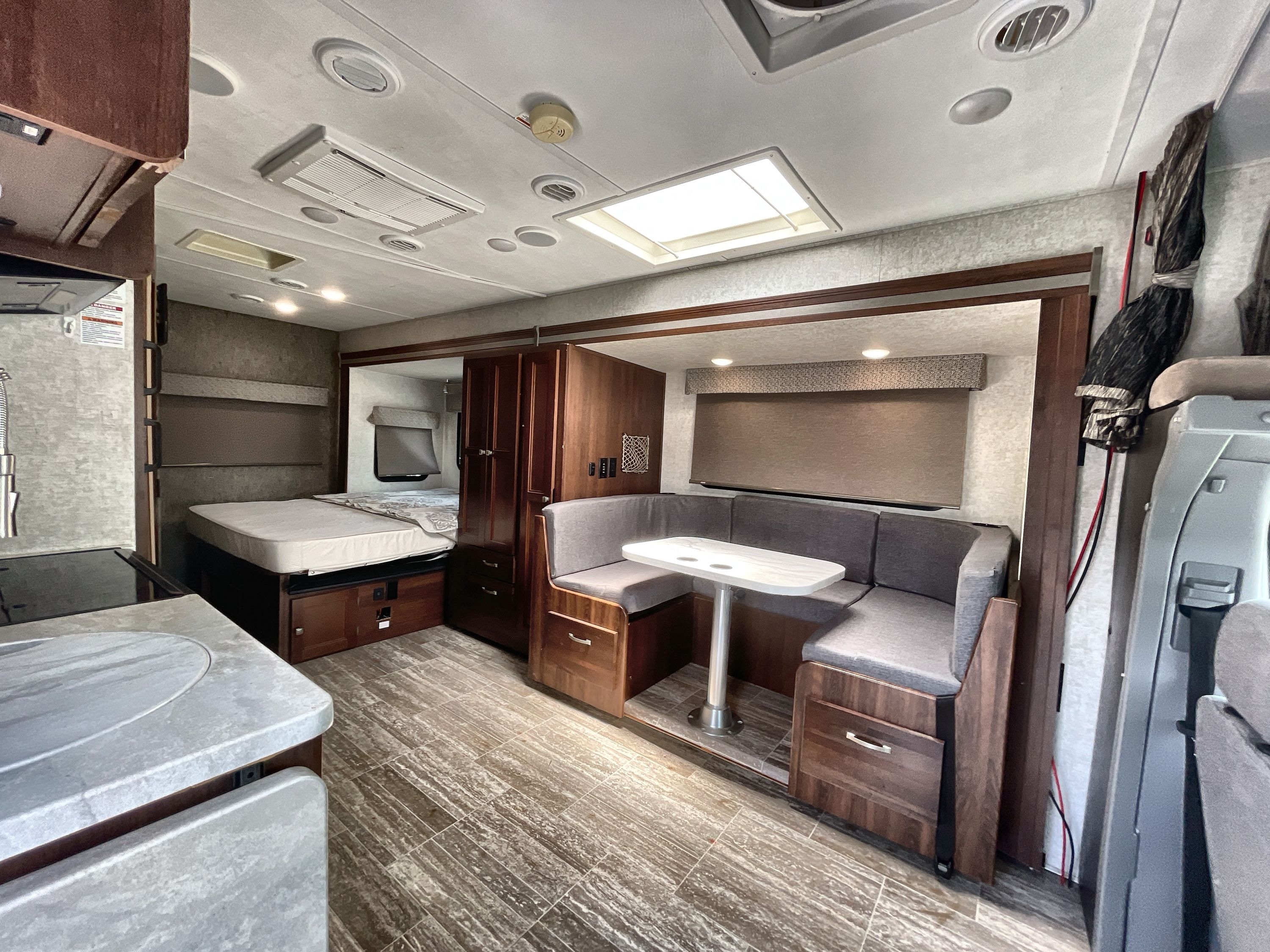 2019 Forest River SUNSEEKER MBS 2400W in summerfield FL