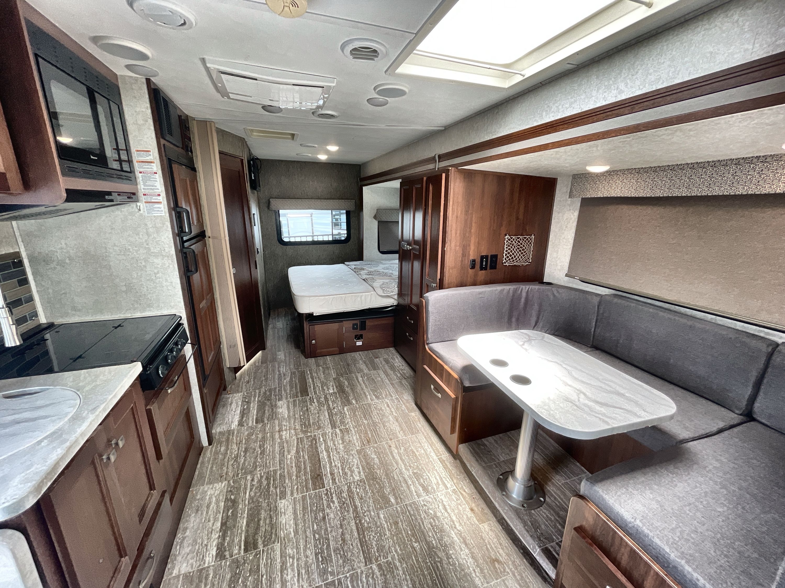 2019 Forest River SUNSEEKER MBS 2400W in summerfield FL