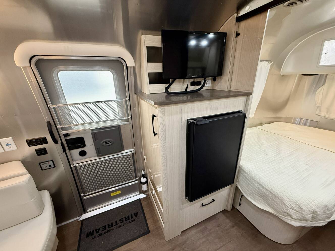 A photo of this 2017 Airstream INTERNATIONAL SERENITY 19CB