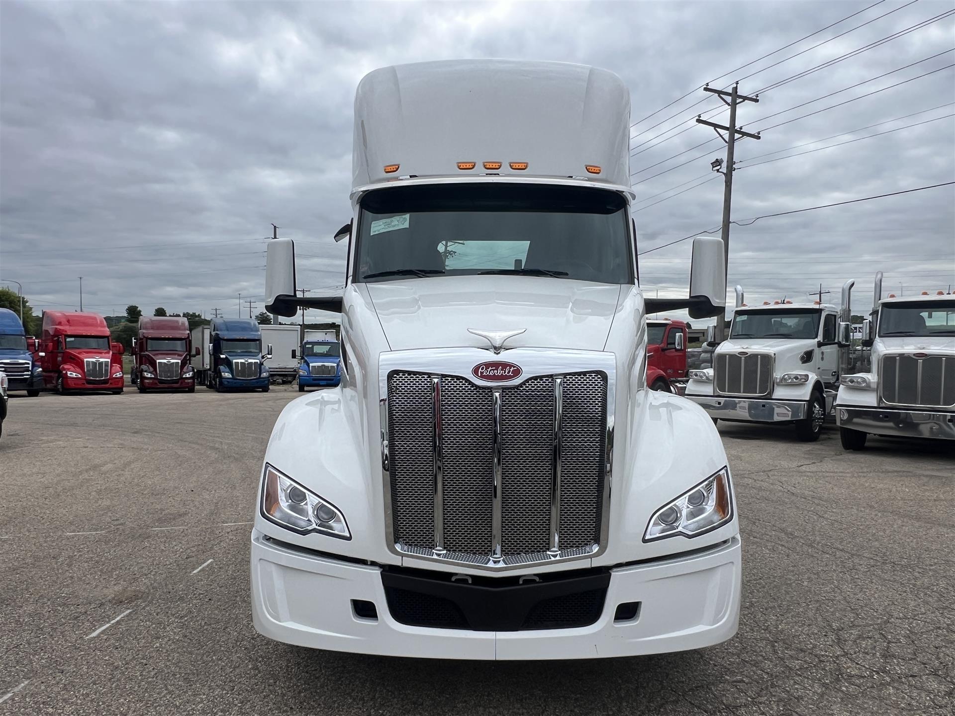 2027 PETERBILT 579 in South Saint Paul, MN