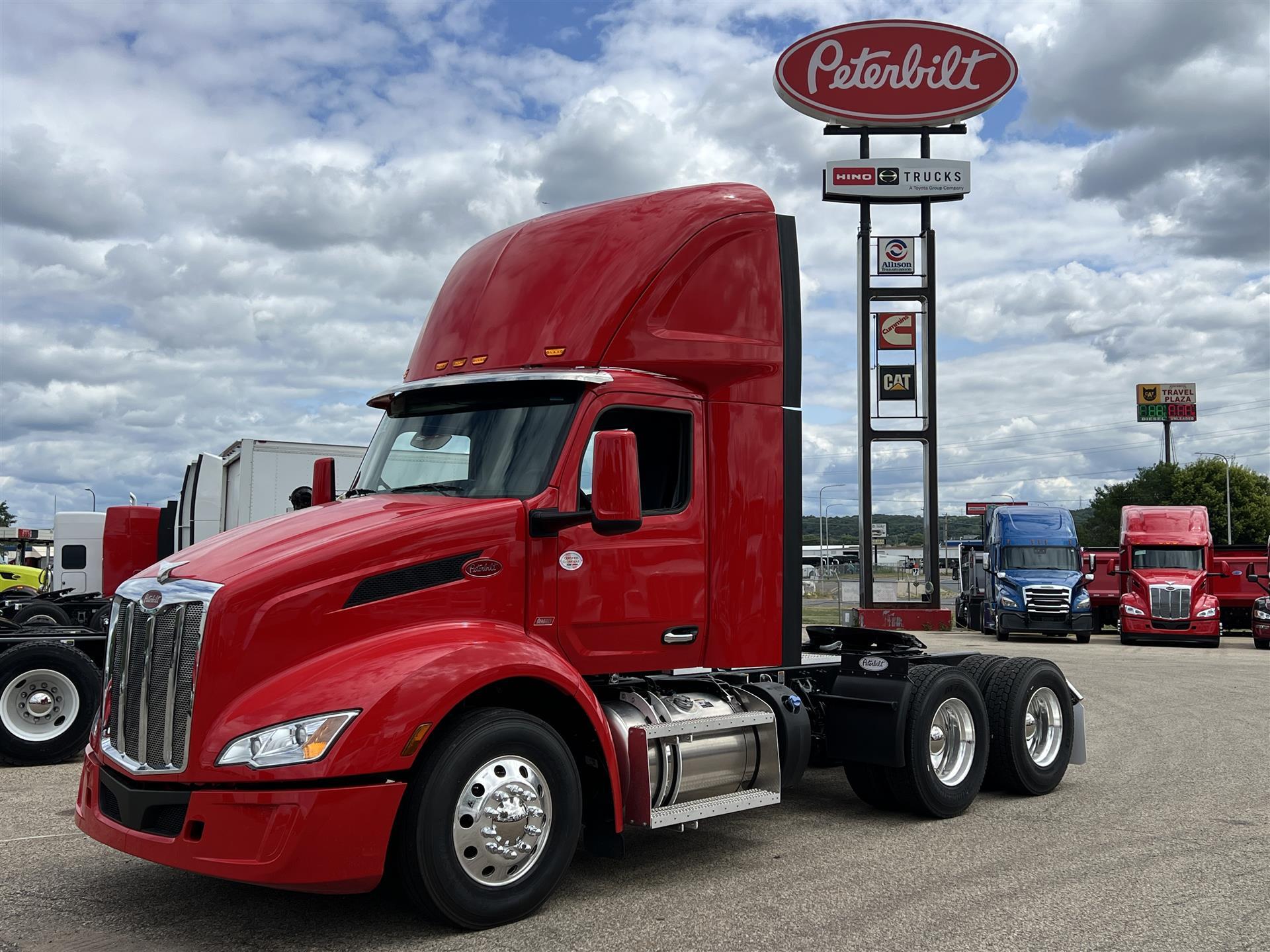 2027 PETERBILT 579 in South Saint Paul, MN