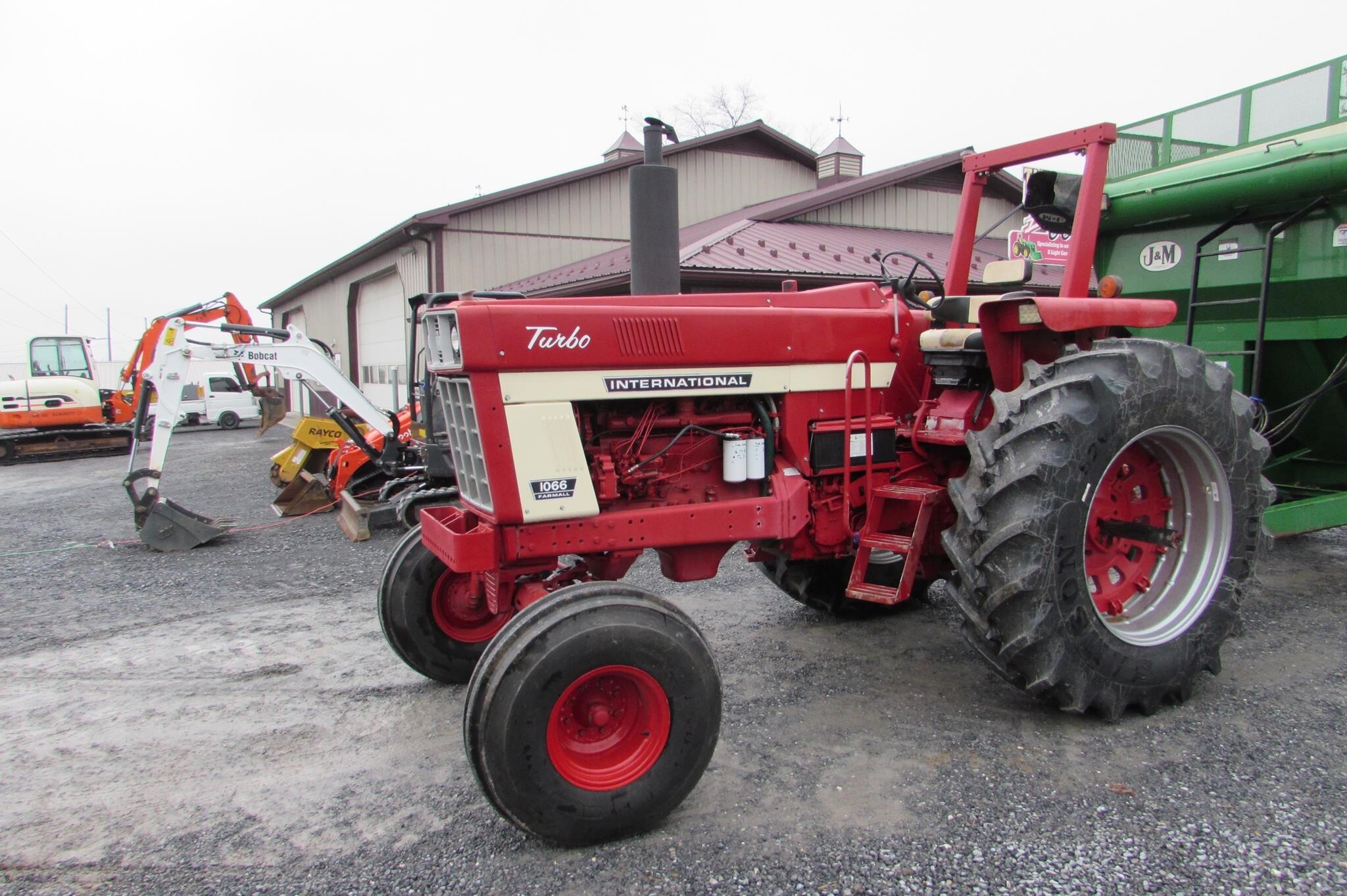 1973 INTERNATIONAL 1066 in Chambersburg, PA