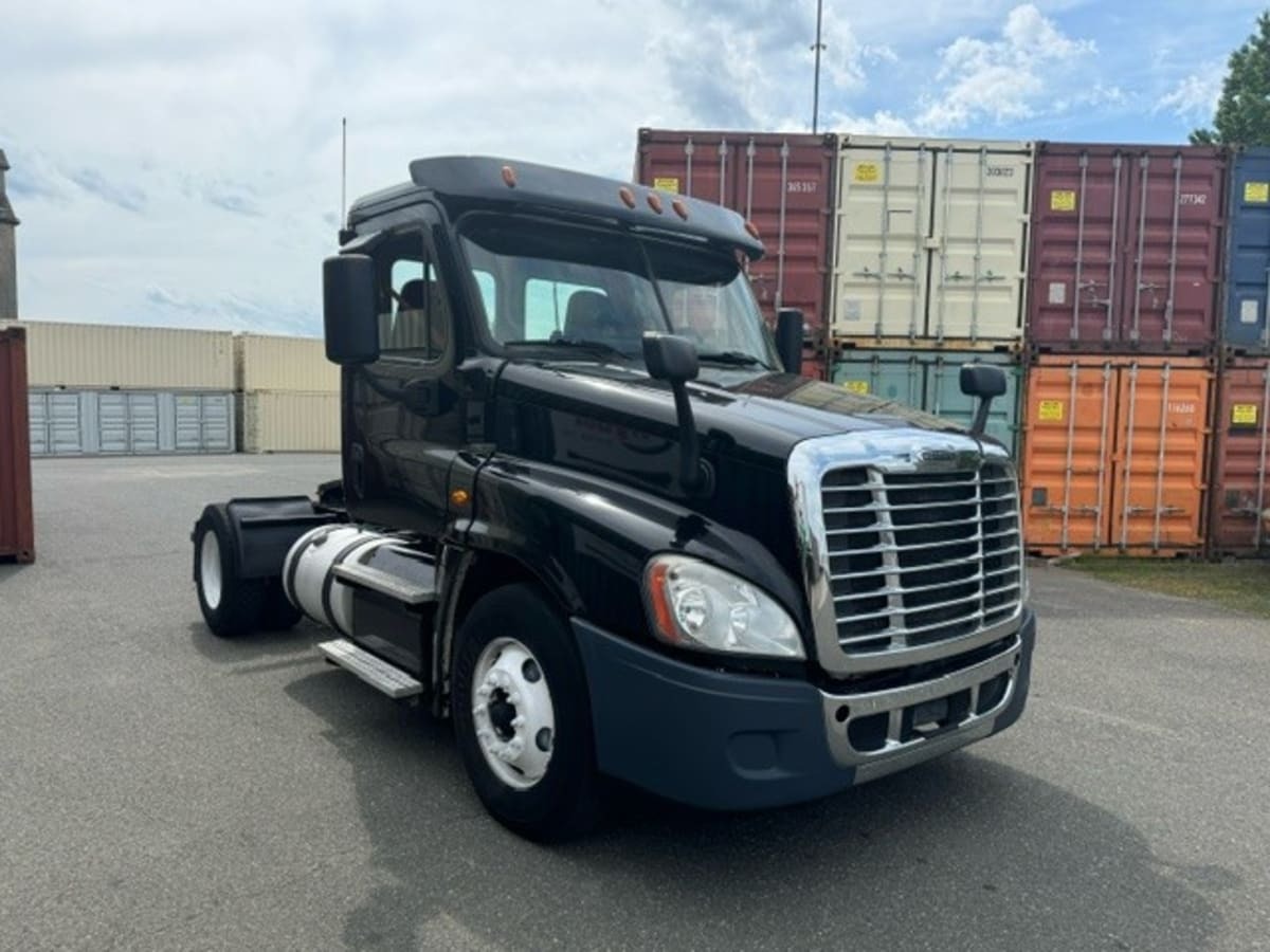 2018 FREIGHTLINER CASCADIA 125 in Springfield, MA