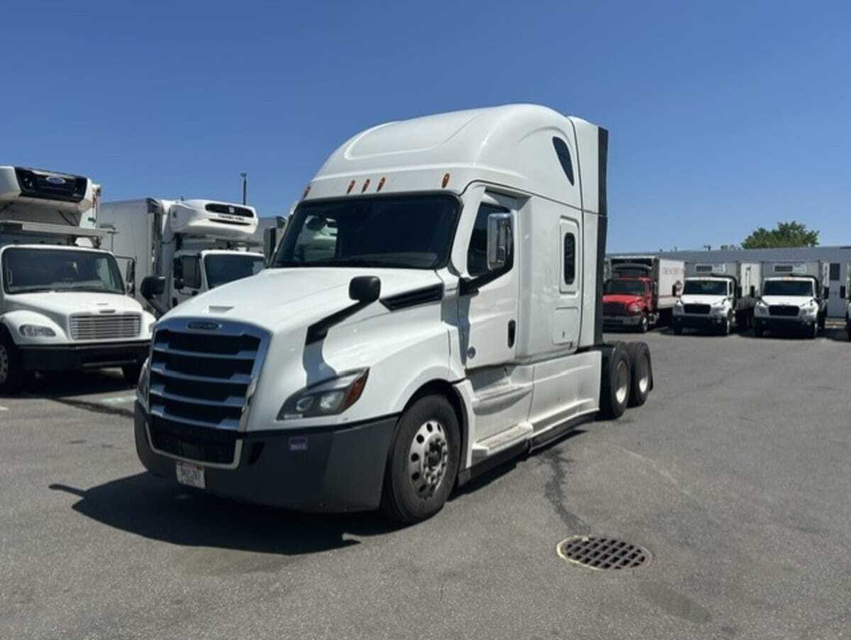 2023 FREIGHTLINER CASCADIA 126 in Farmingdale, NY