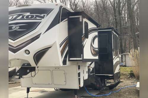 2013 Keystone FUZION 310 in springfield VA