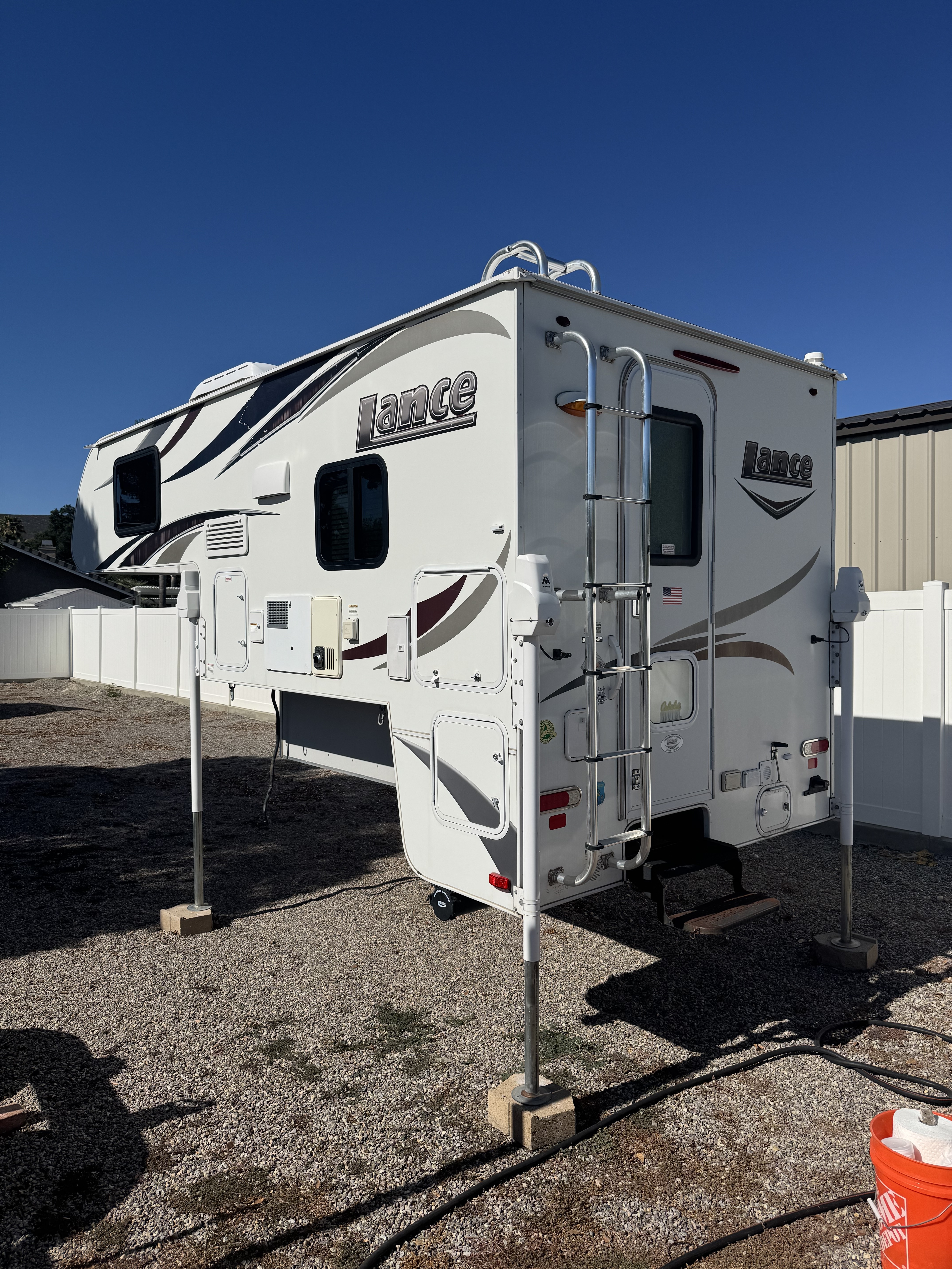 2015 Lance 825 Truck Camper in ramona CA