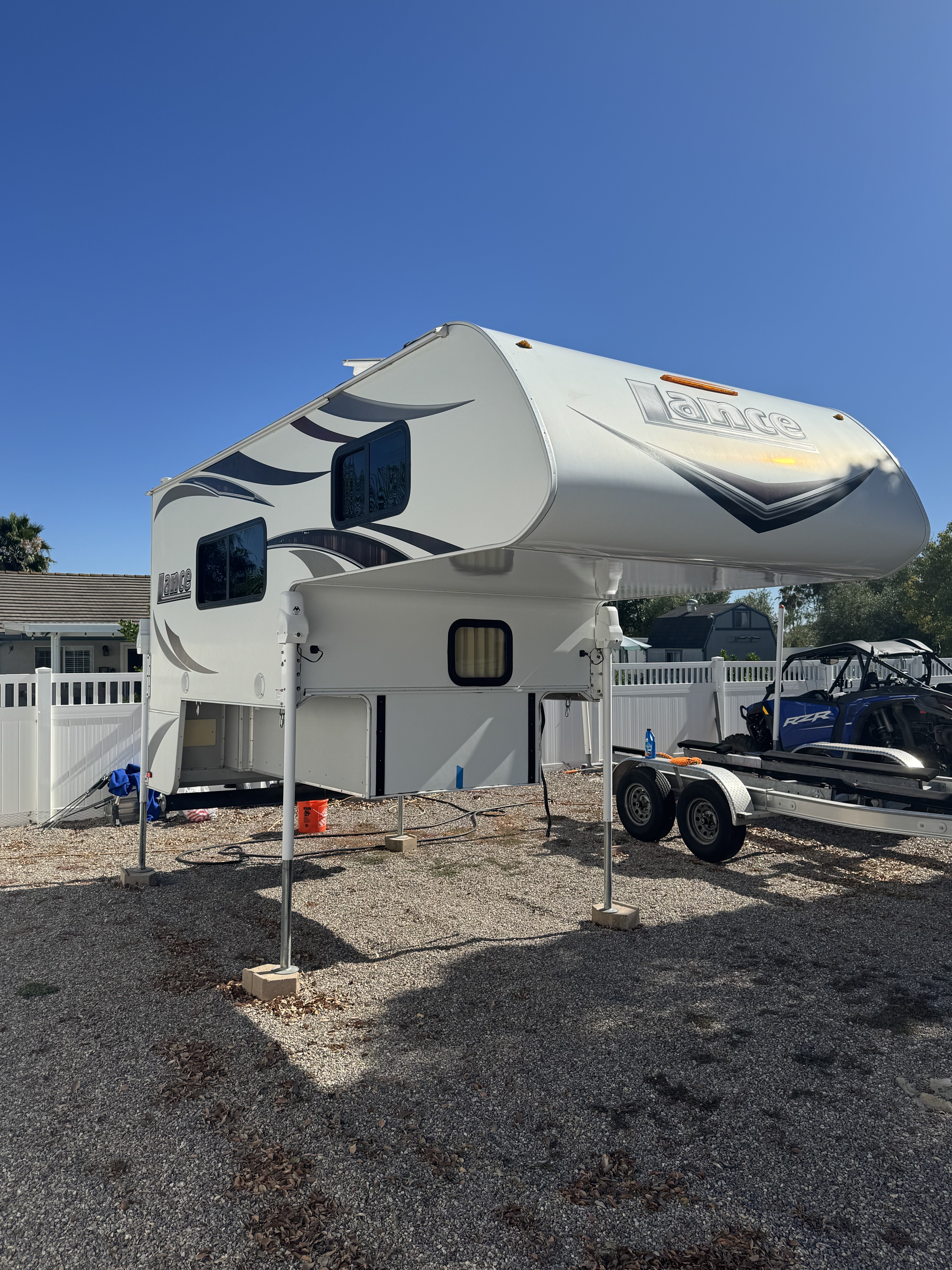 2015 Lance 825 Truck Camper in ramona CA