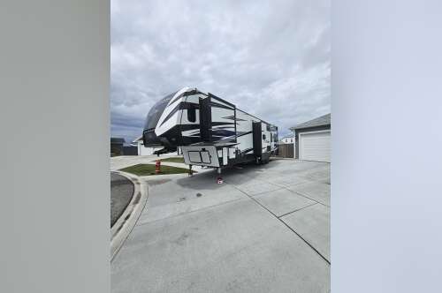 2019 Keystone FUZION 357 in manhattan MT