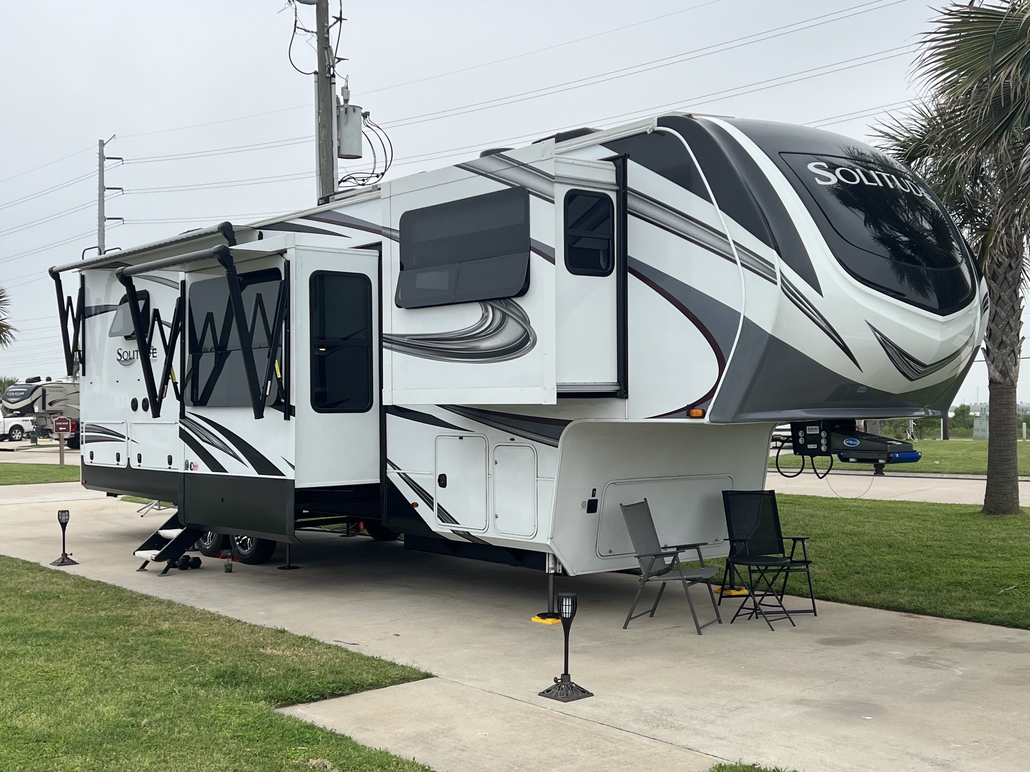 2022 Grand Design SOLITUDE 346FLS R in pottsboro TX