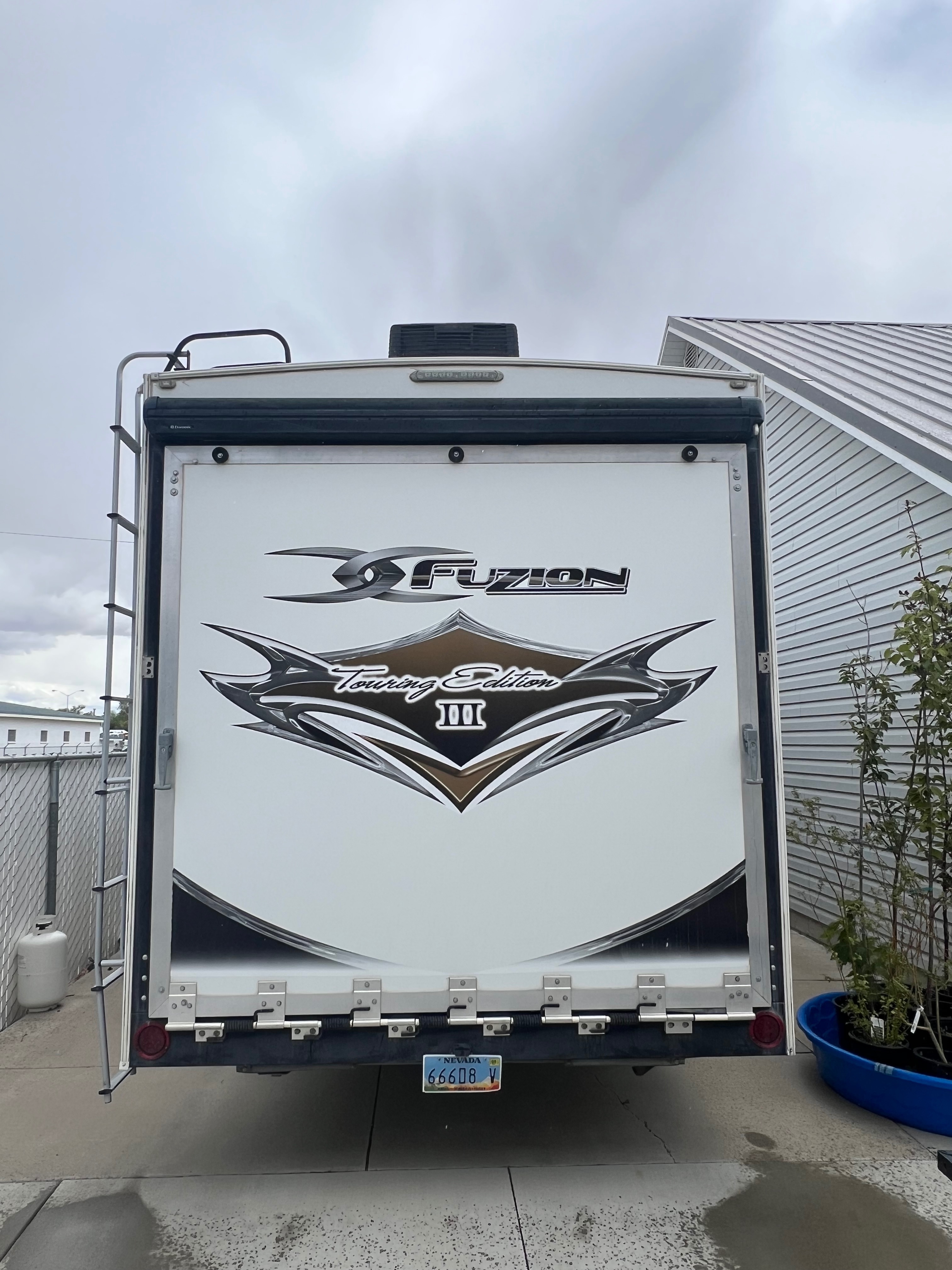 2011 Keystone FUZION 302 RV